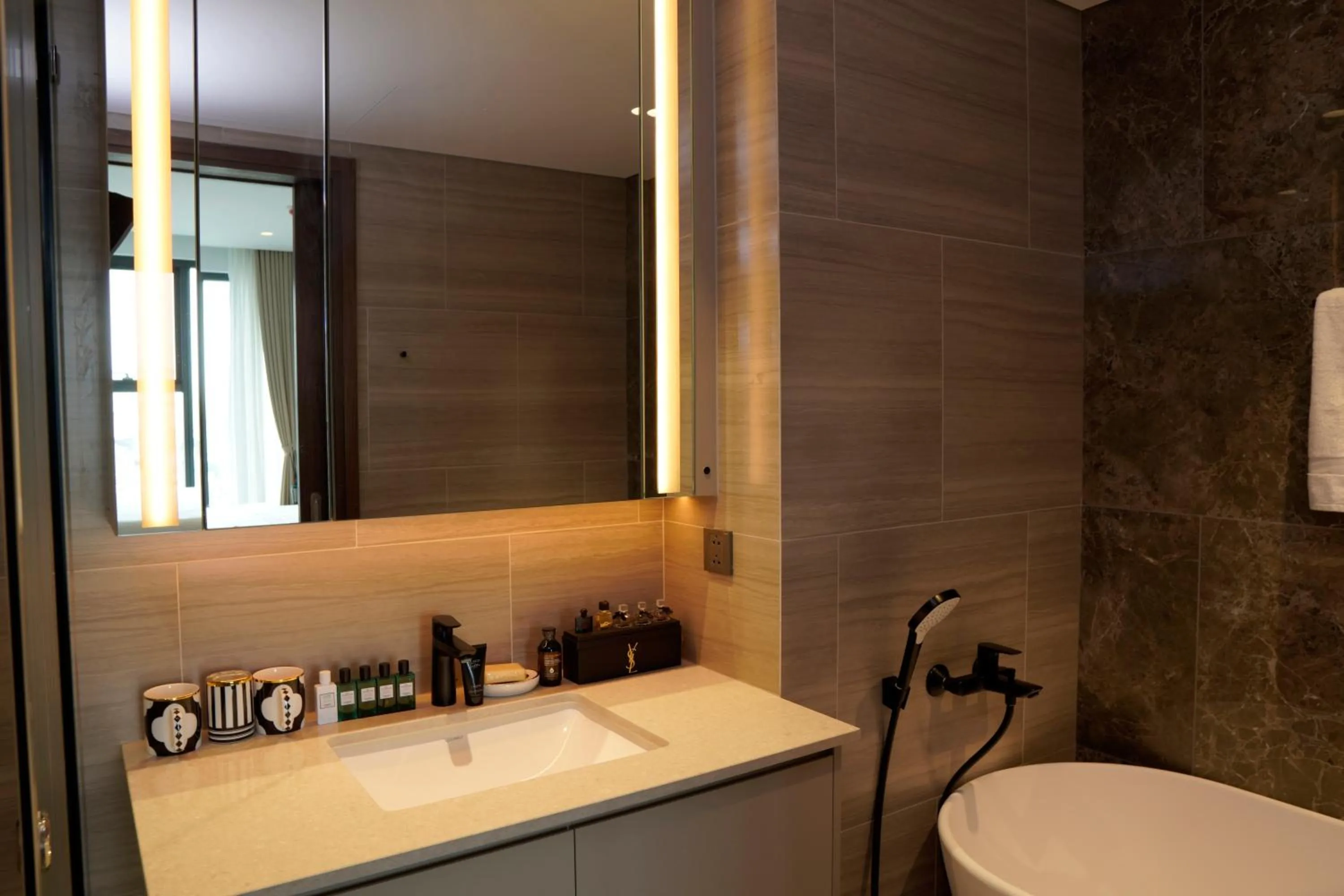 Bathroom in Lancaster Legacy Hotel & Apartments