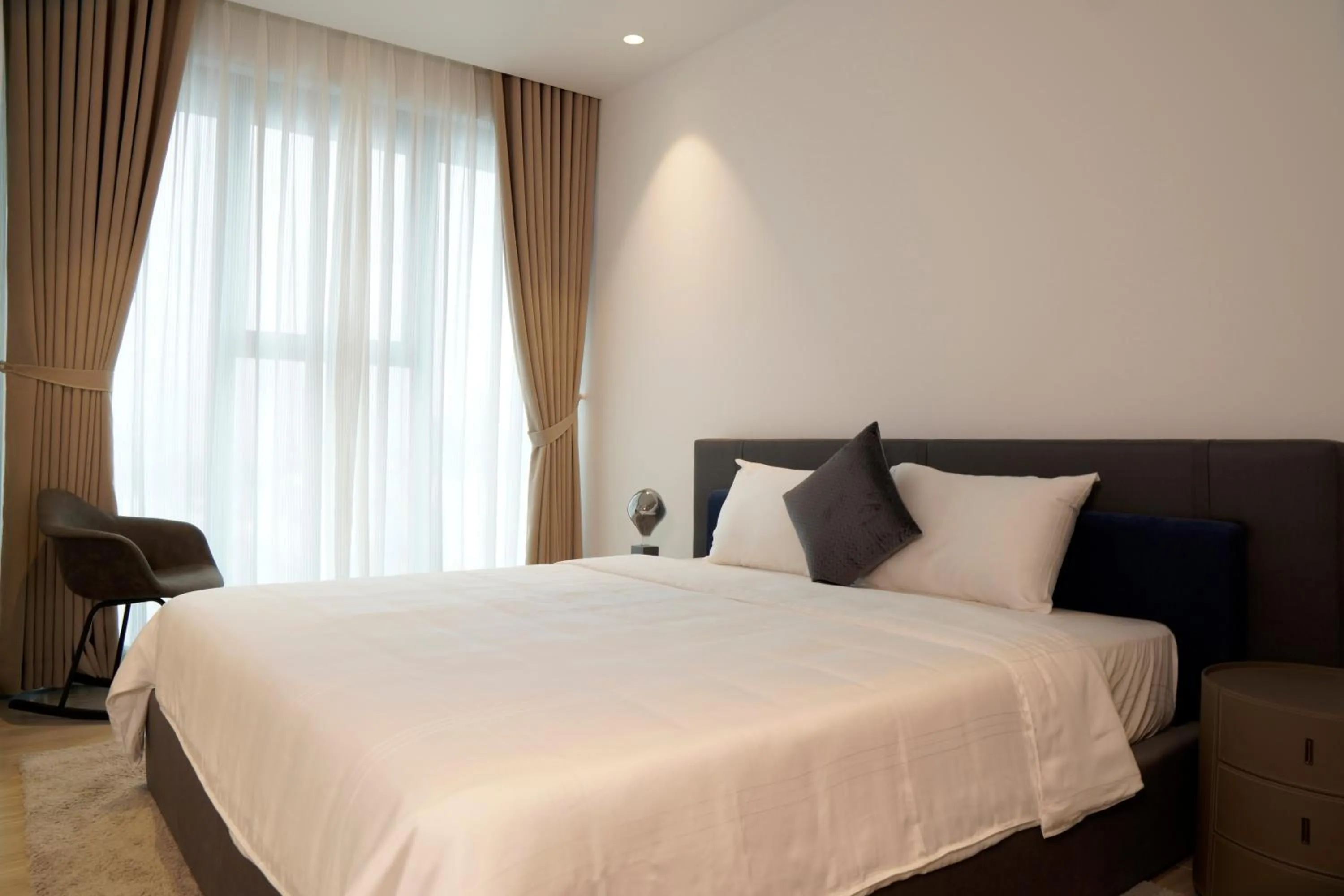 Bed in Lancaster Legacy Hotel & Apartments