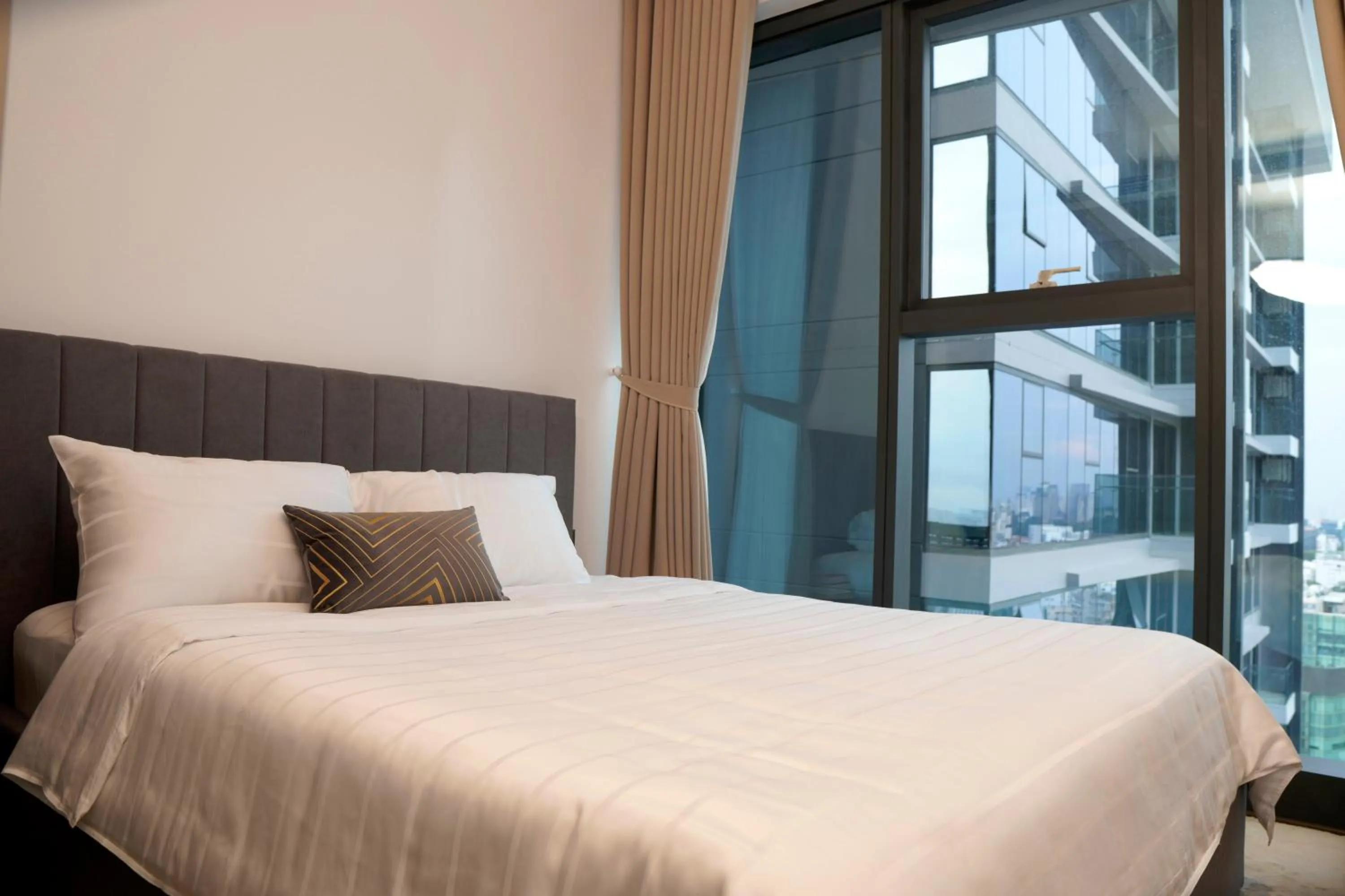 Bed in Lancaster Legacy Hotel & Apartments