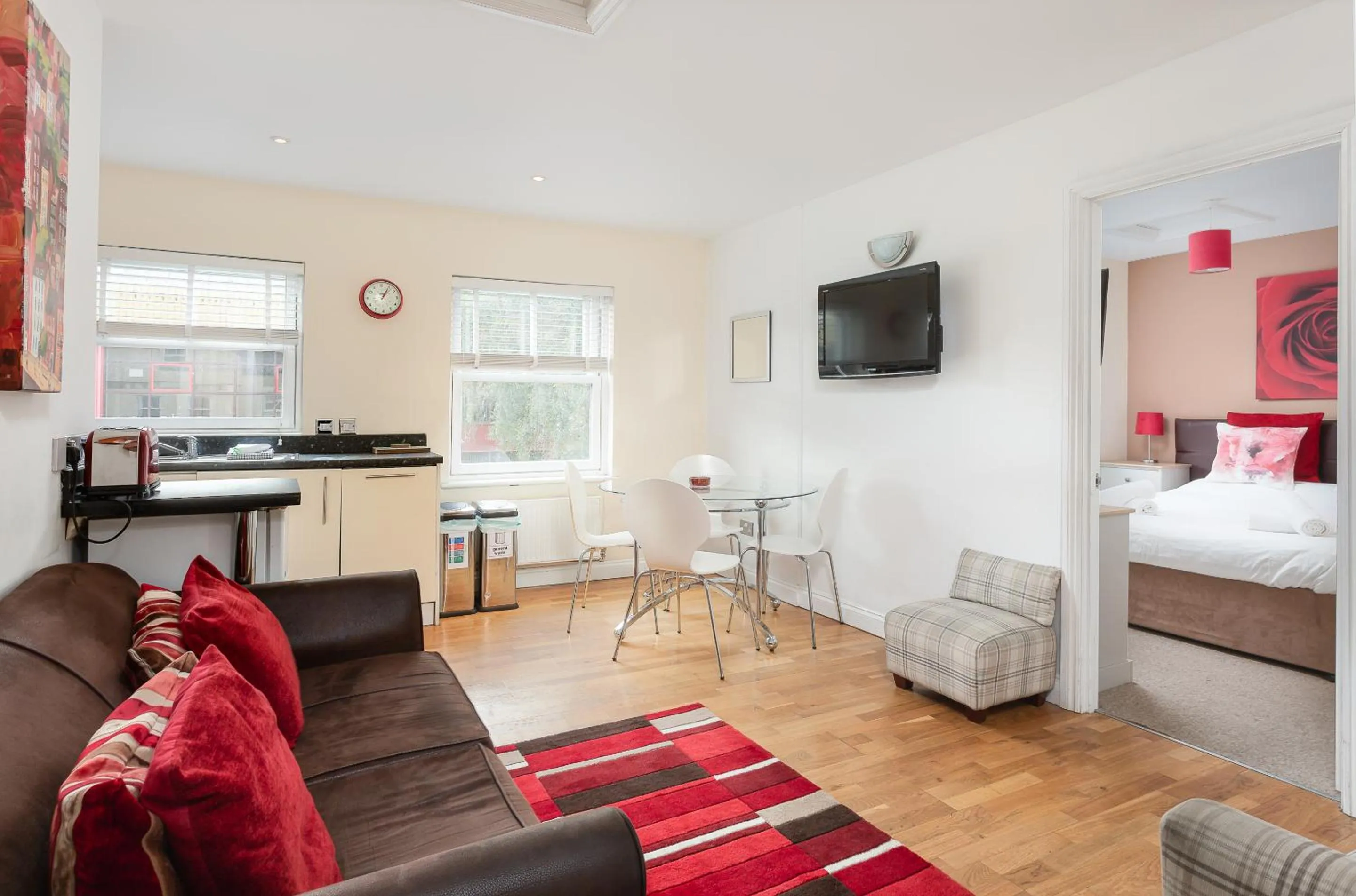 Living room, Bed in Bath Breaks Apartments