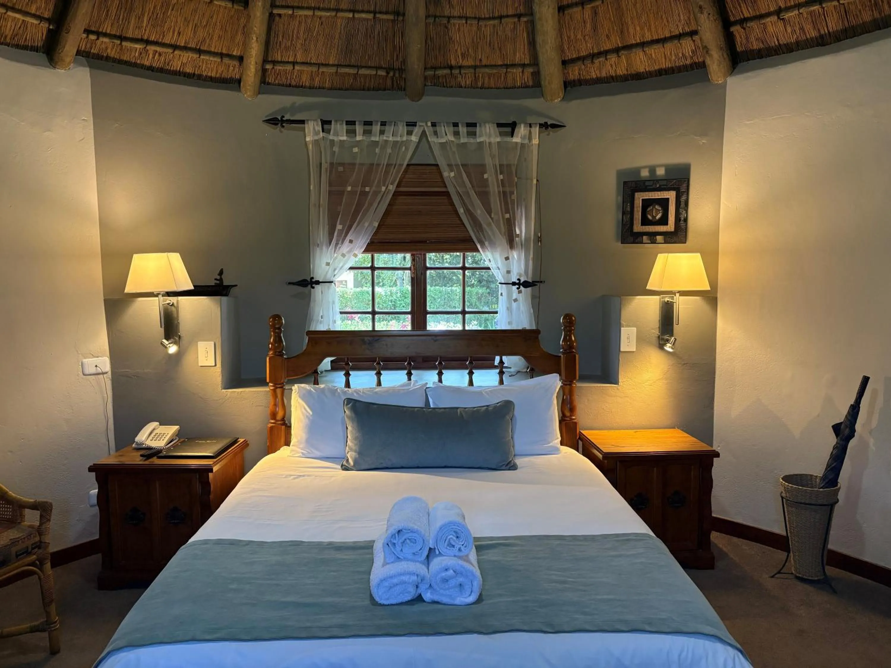 Bed in Eight Bells Mountain Inn