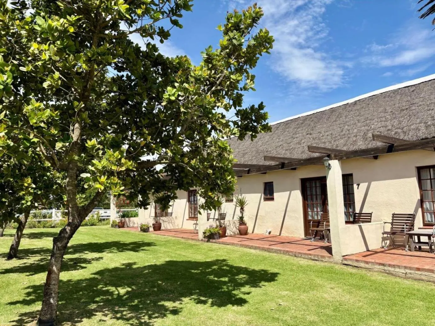 Property building in Eight Bells Mountain Inn