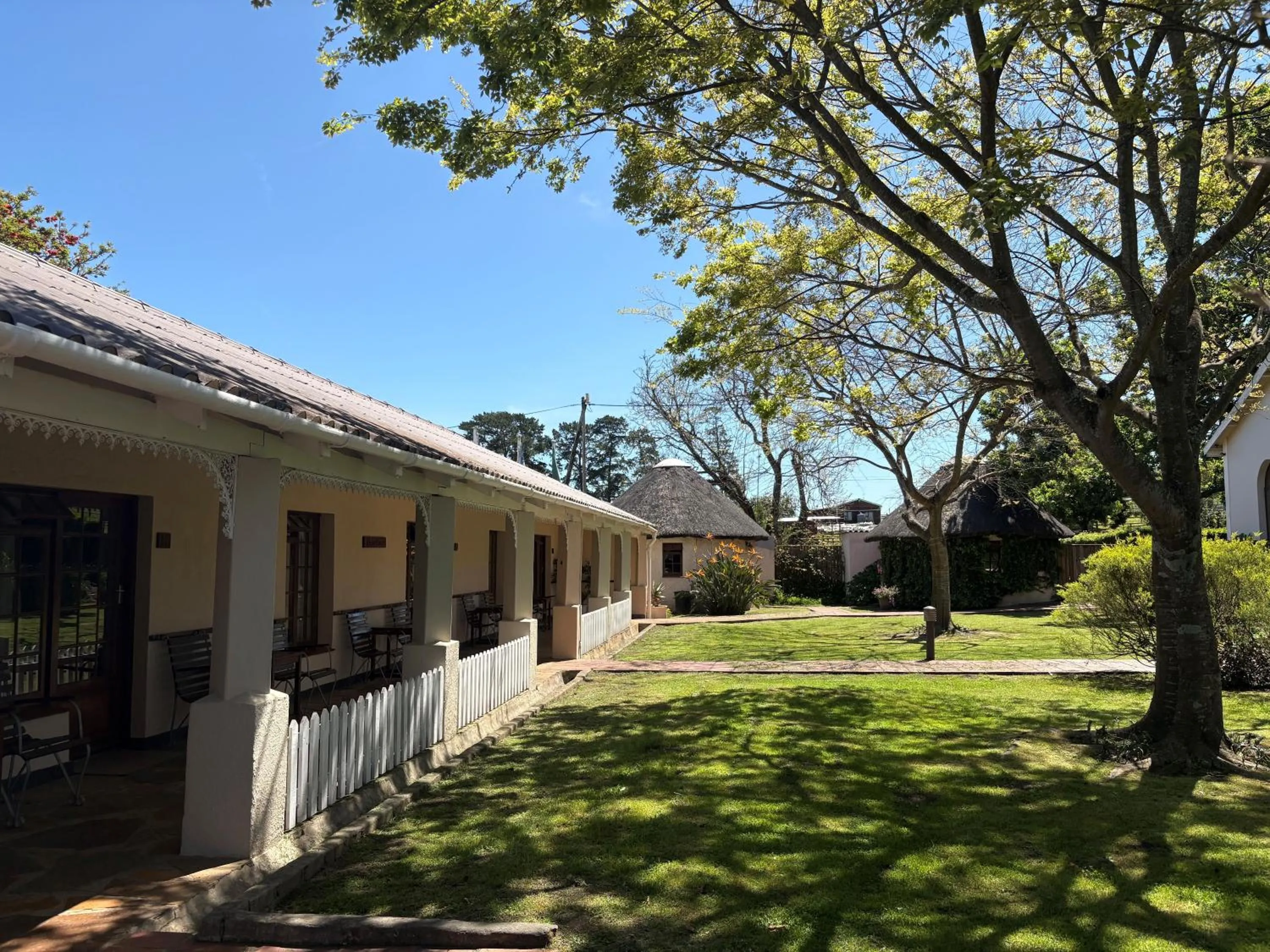Property building in Eight Bells Mountain Inn