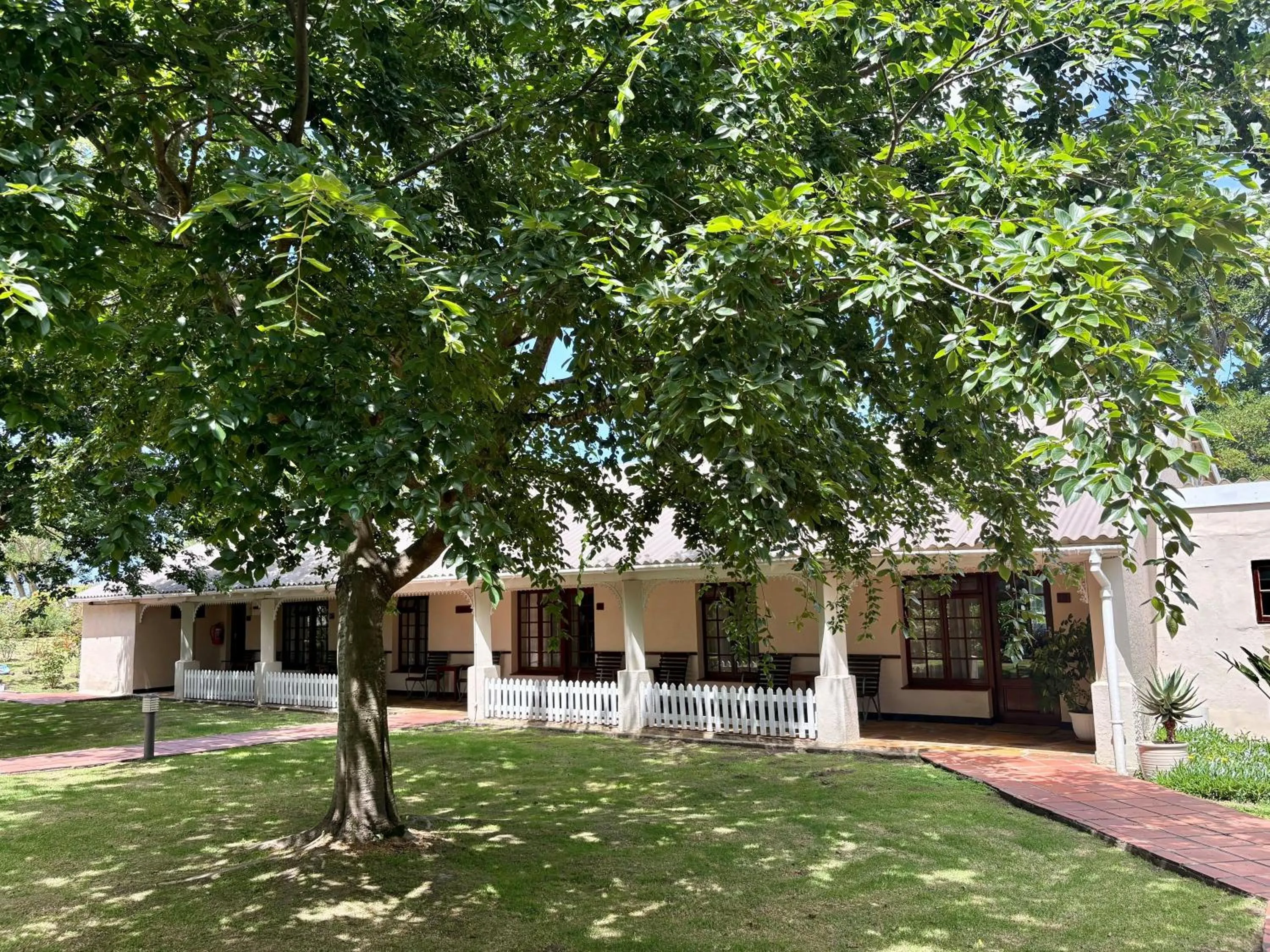 Property building in Eight Bells Mountain Inn