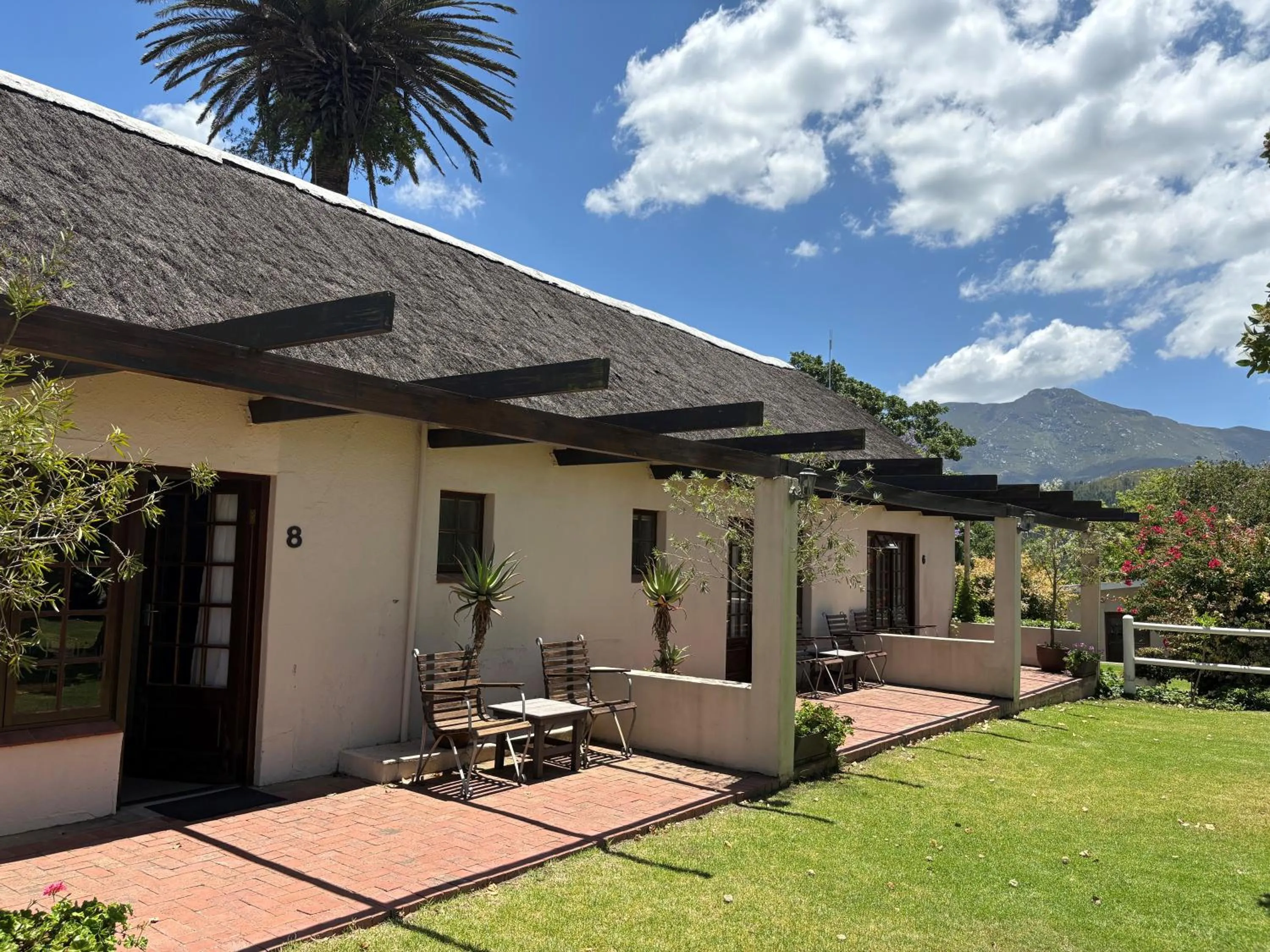 Property building in Eight Bells Mountain Inn