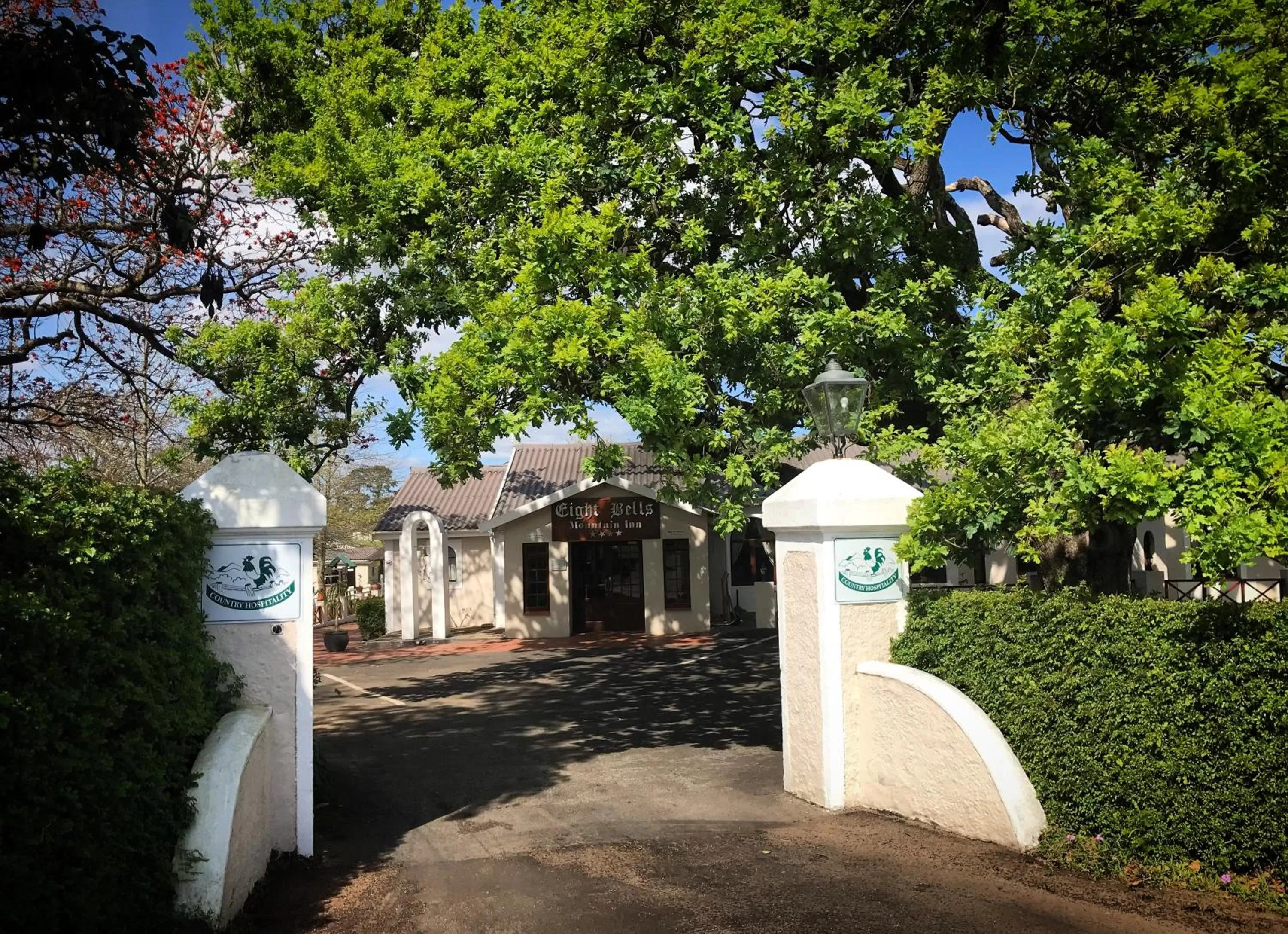 Property building in Eight Bells Mountain Inn