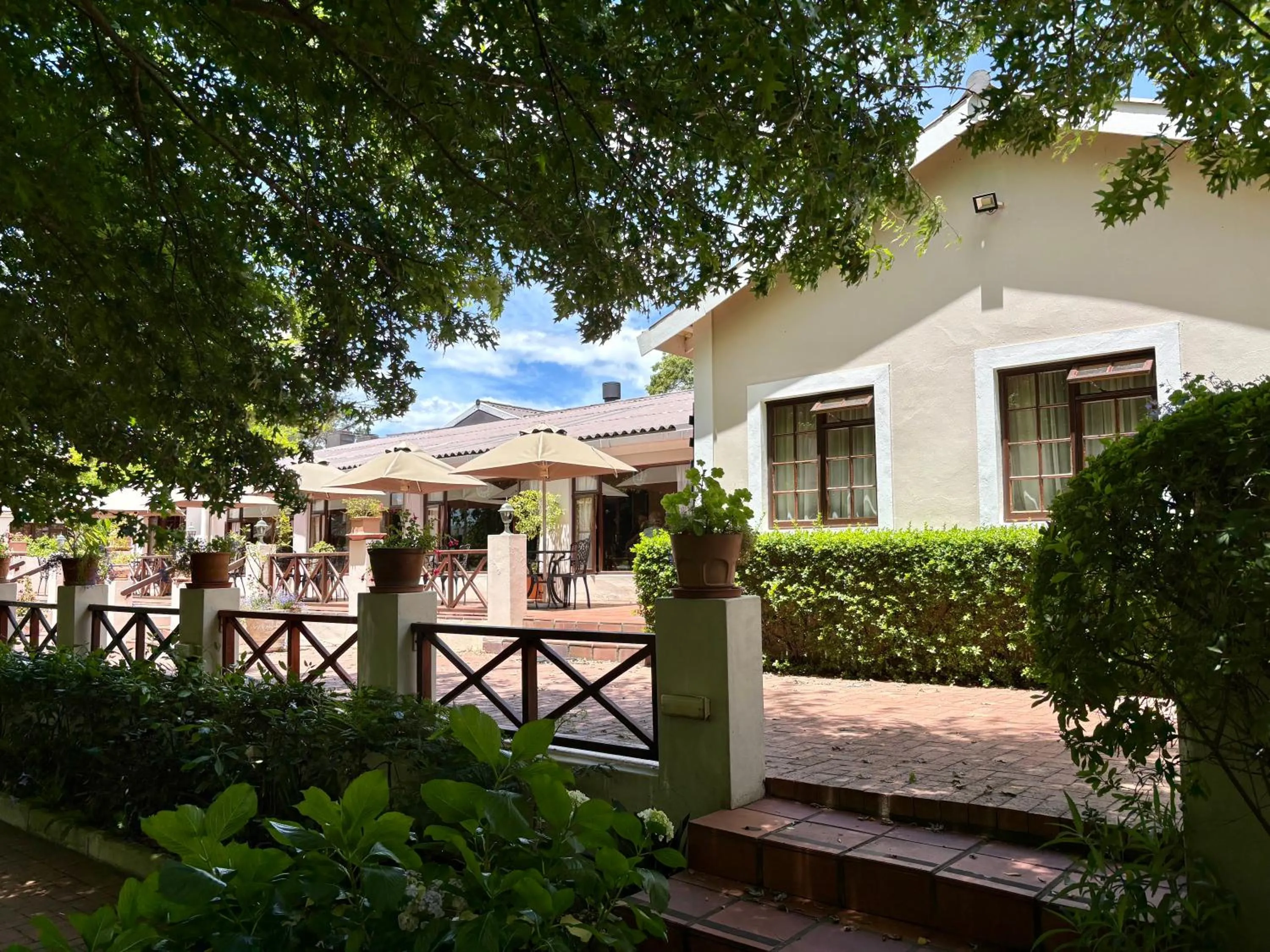 Property building in Eight Bells Mountain Inn