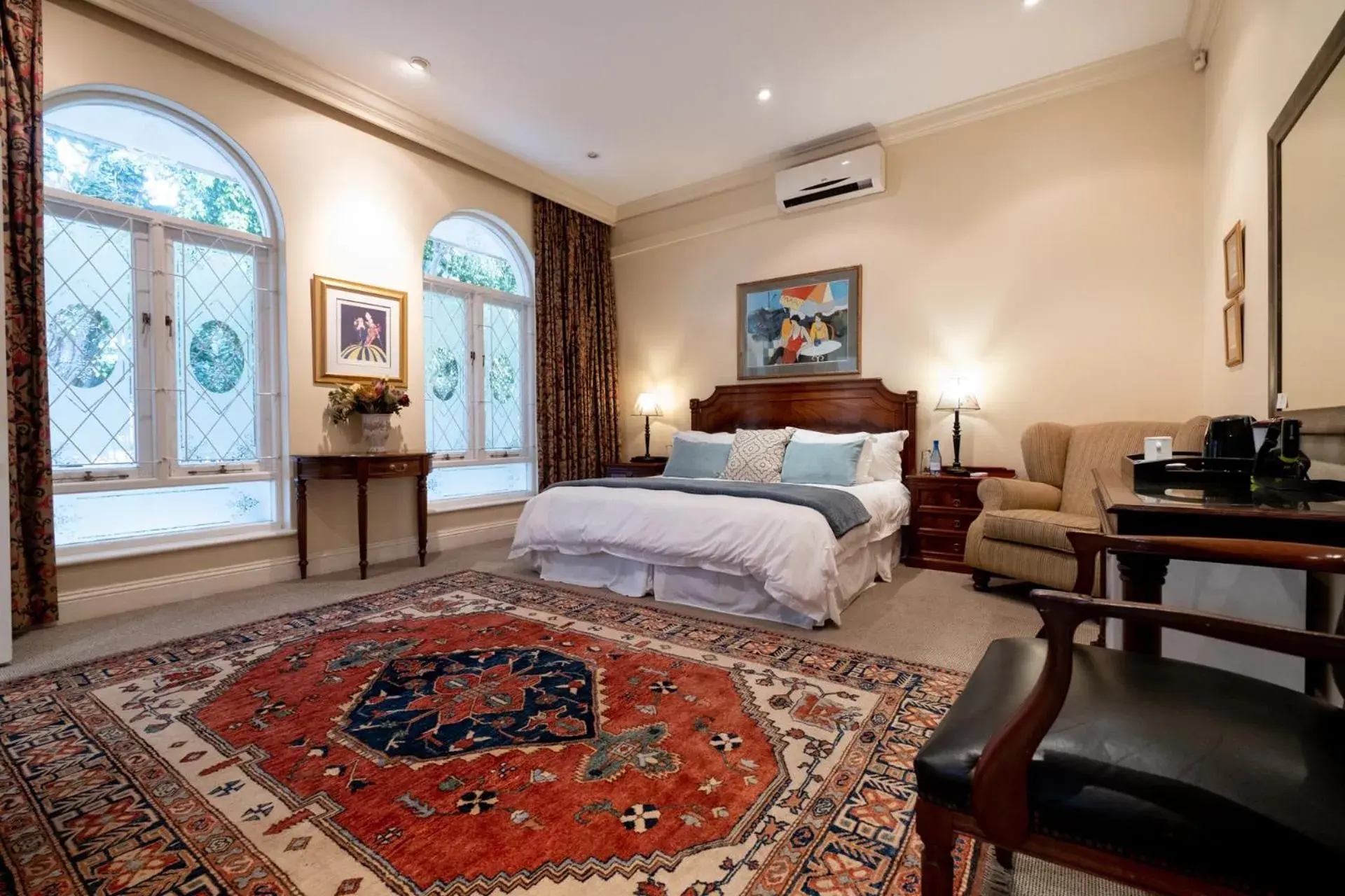 Deluxe King Room in 39 on Church Deluxe King Room in 39 on Church