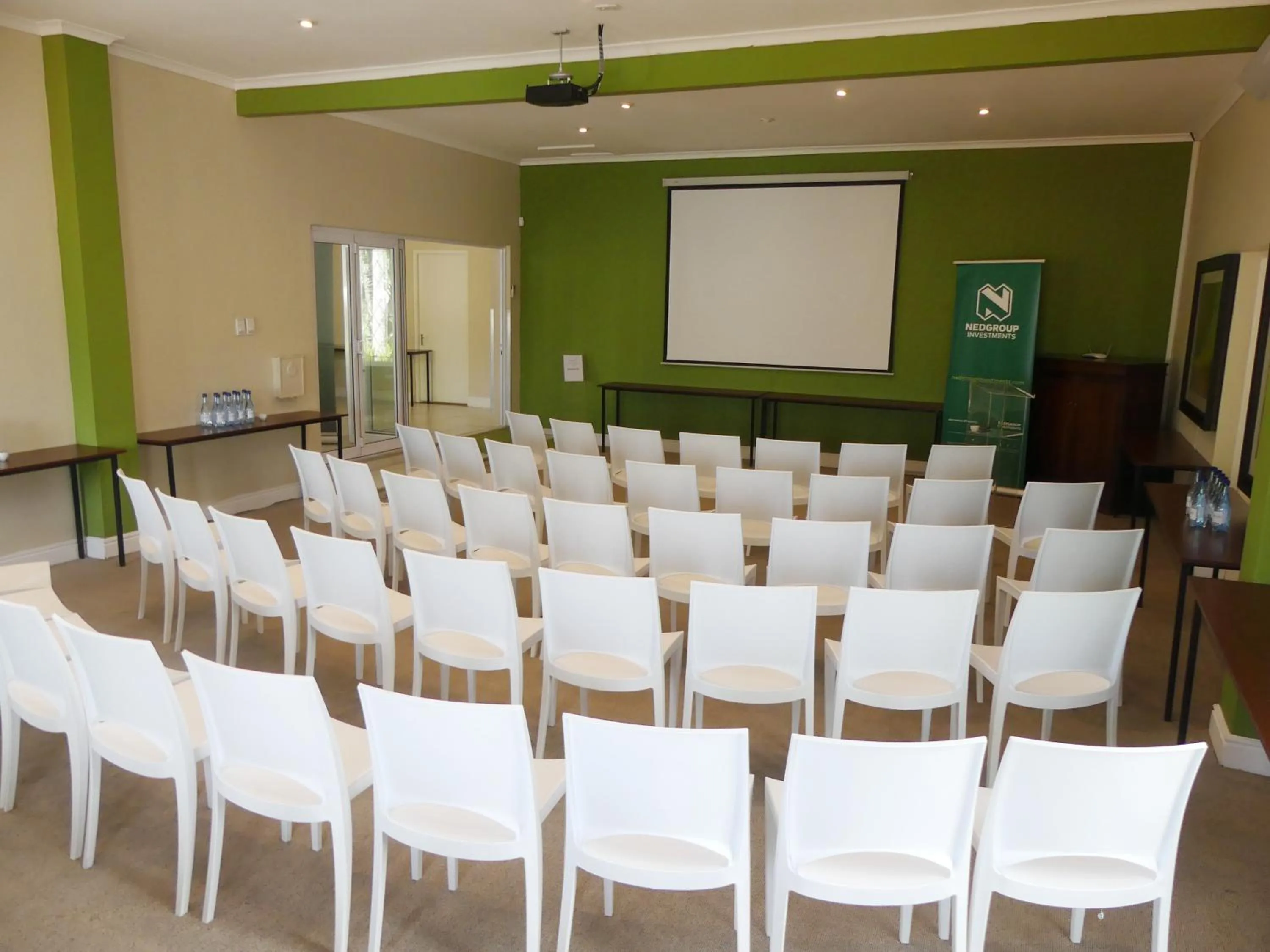 Business facilities in 39 on Church