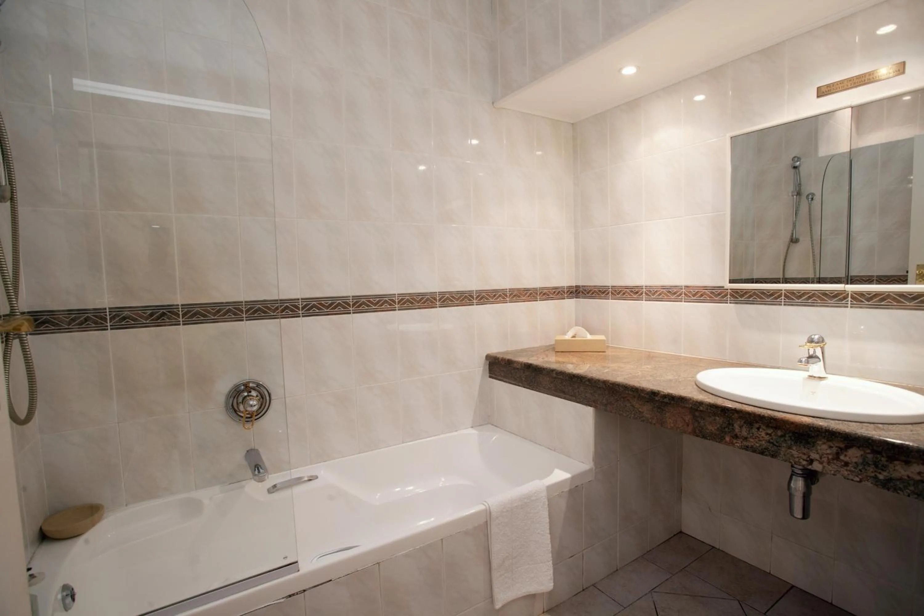 Deluxe Twin Room in 39 on Church