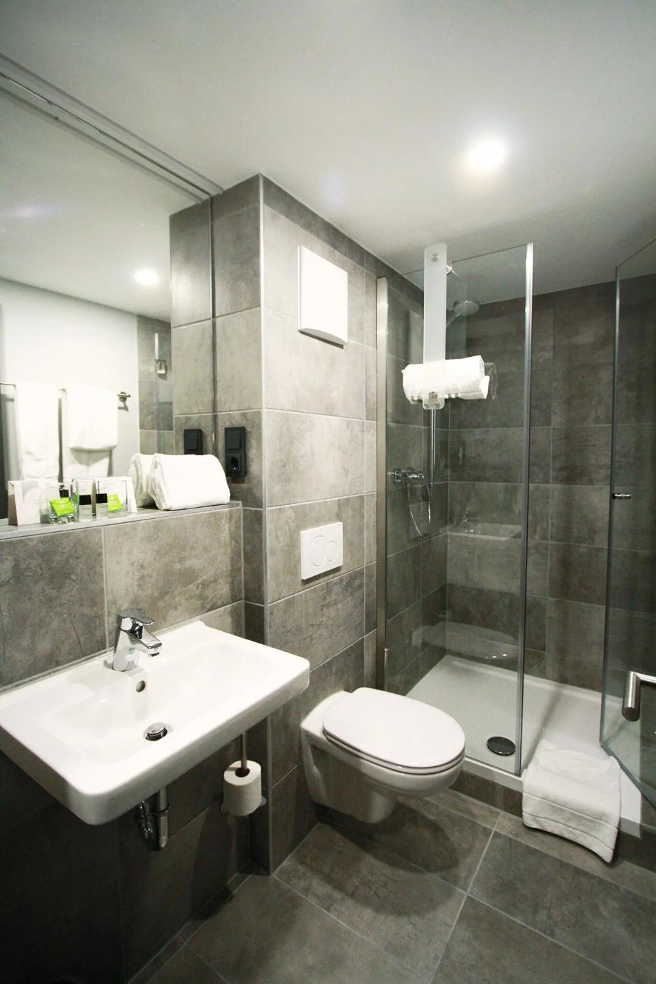 Shower in ARRIVEL Hotel Kirchheim - bisher Novitel