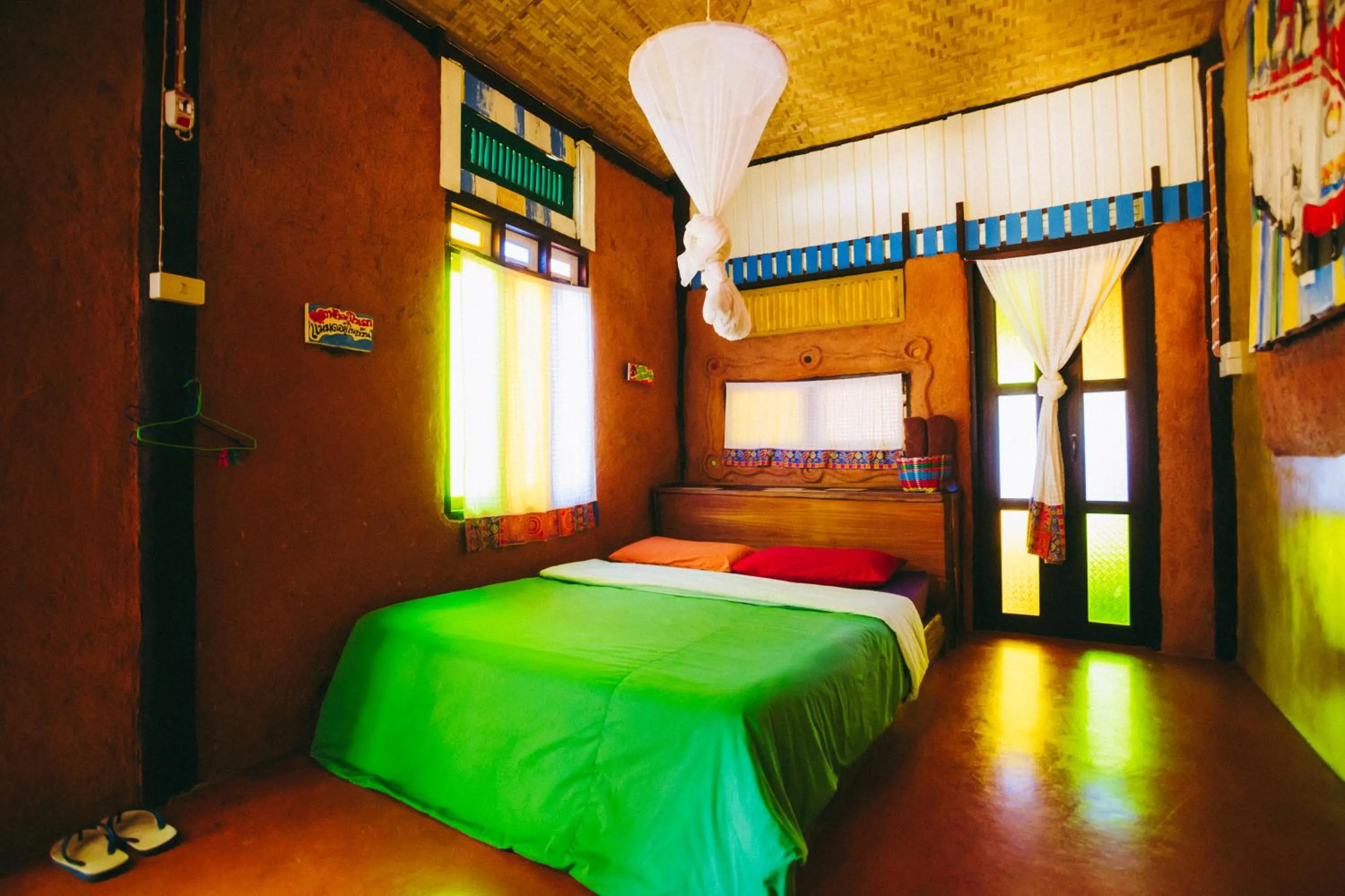 Bed in Sawasdeepai River Resort