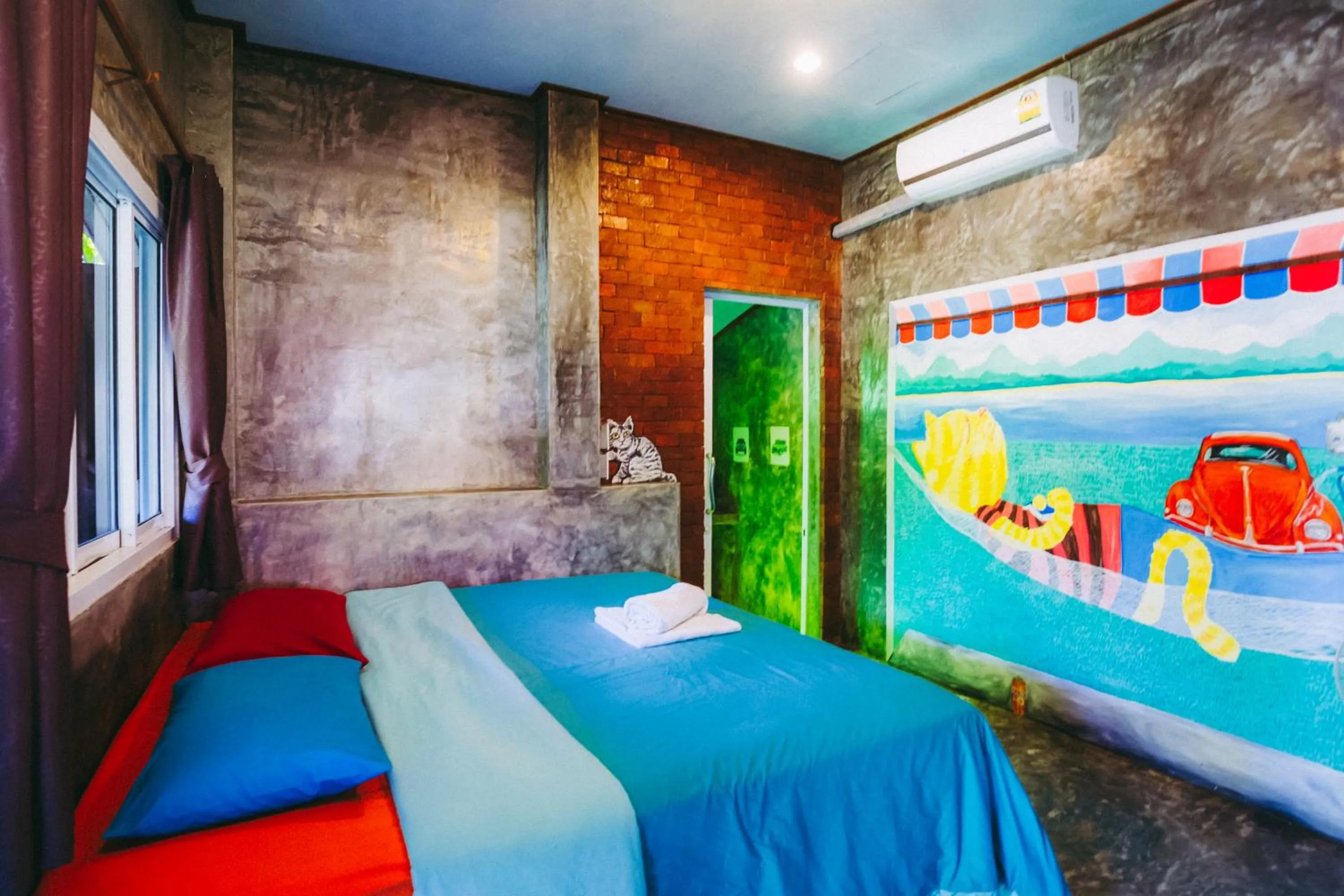 Bed in Sawasdeepai River Resort