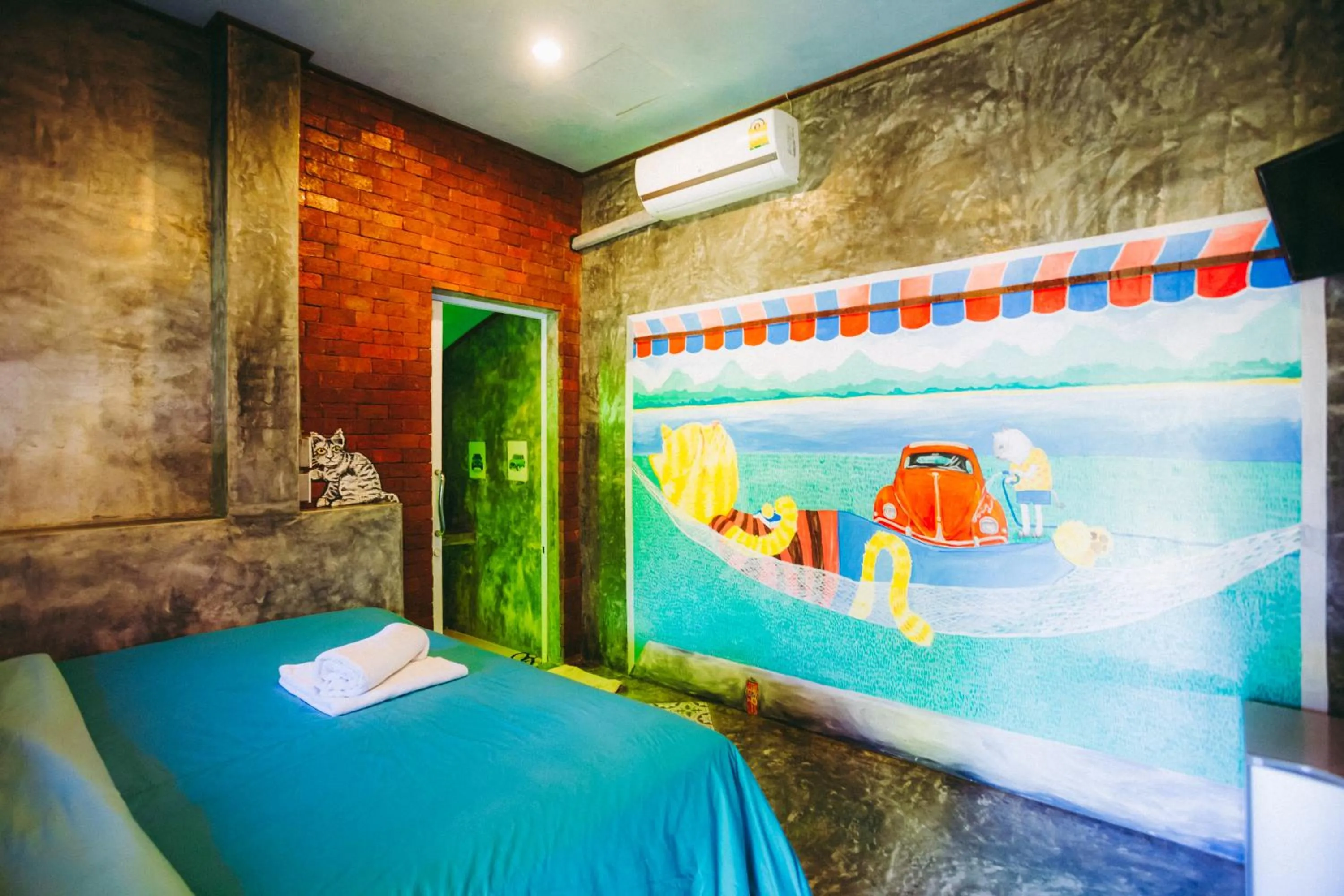 Bed in Sawasdeepai River Resort