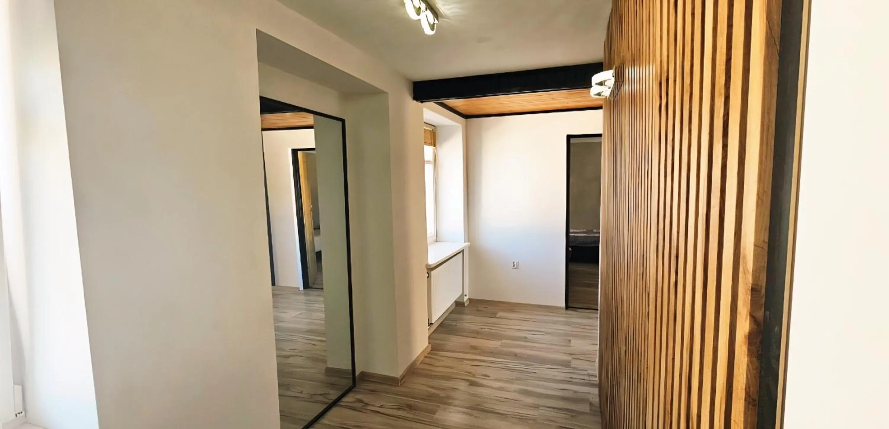 Rynek 14 - Pokoje hotelowe - Cafe&Restaurant - Parking - OrangeTV