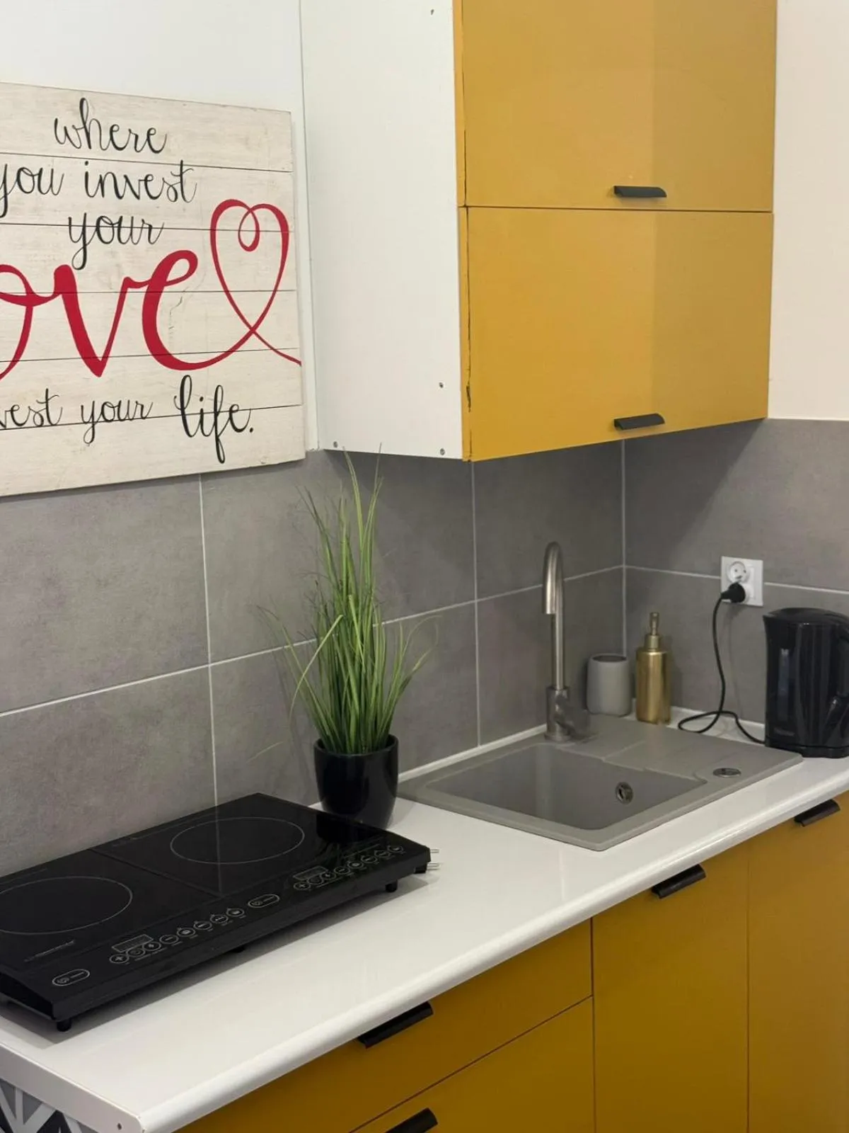 Rynek 14 - Pokoje hotelowe - Cafe&Restaurant - Parking - OrangeTV