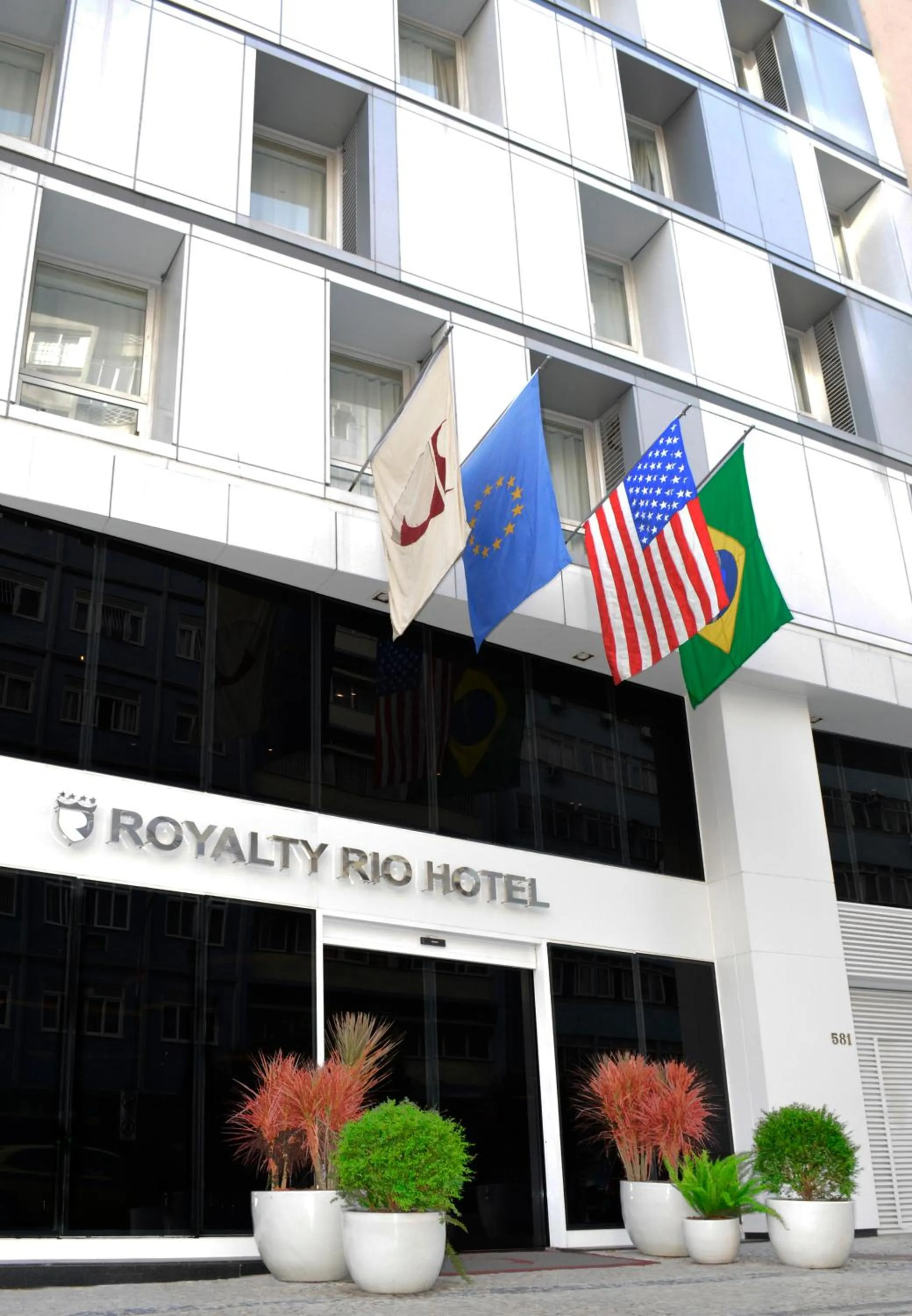 Facade/entrance in Royalty Rio Hotel