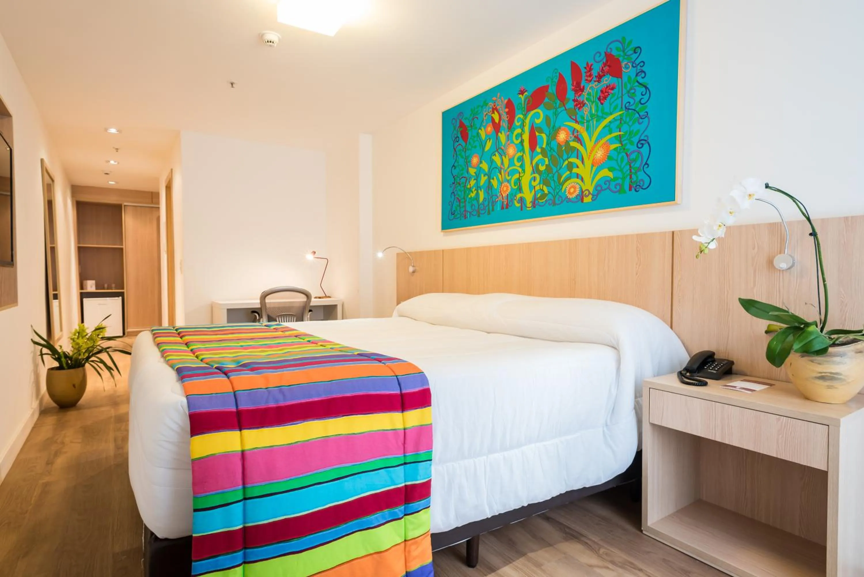 Photo of the whole room, Bed in Royalty Rio Hotel