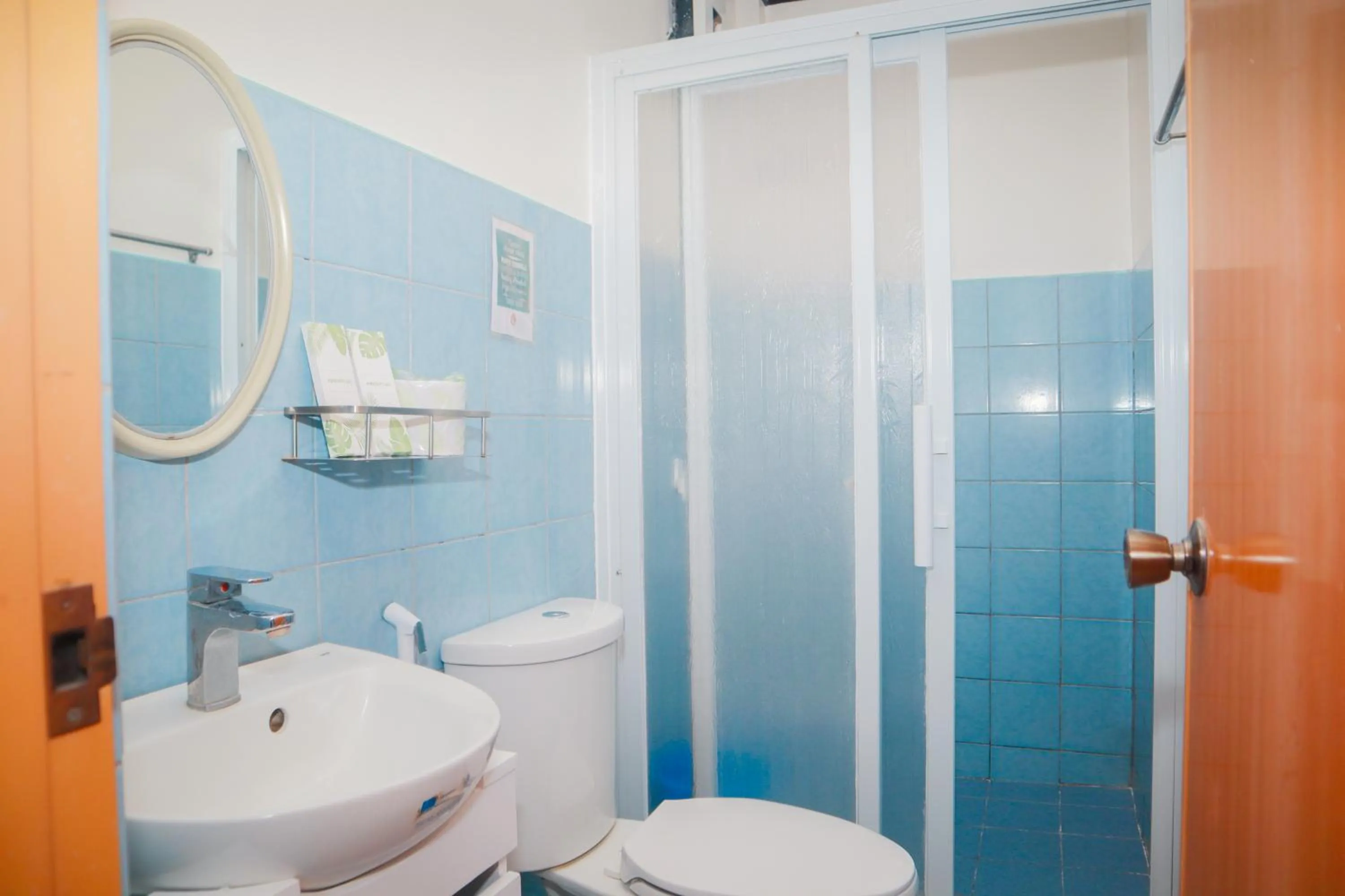 Shower in Olana Bed and Breakfast