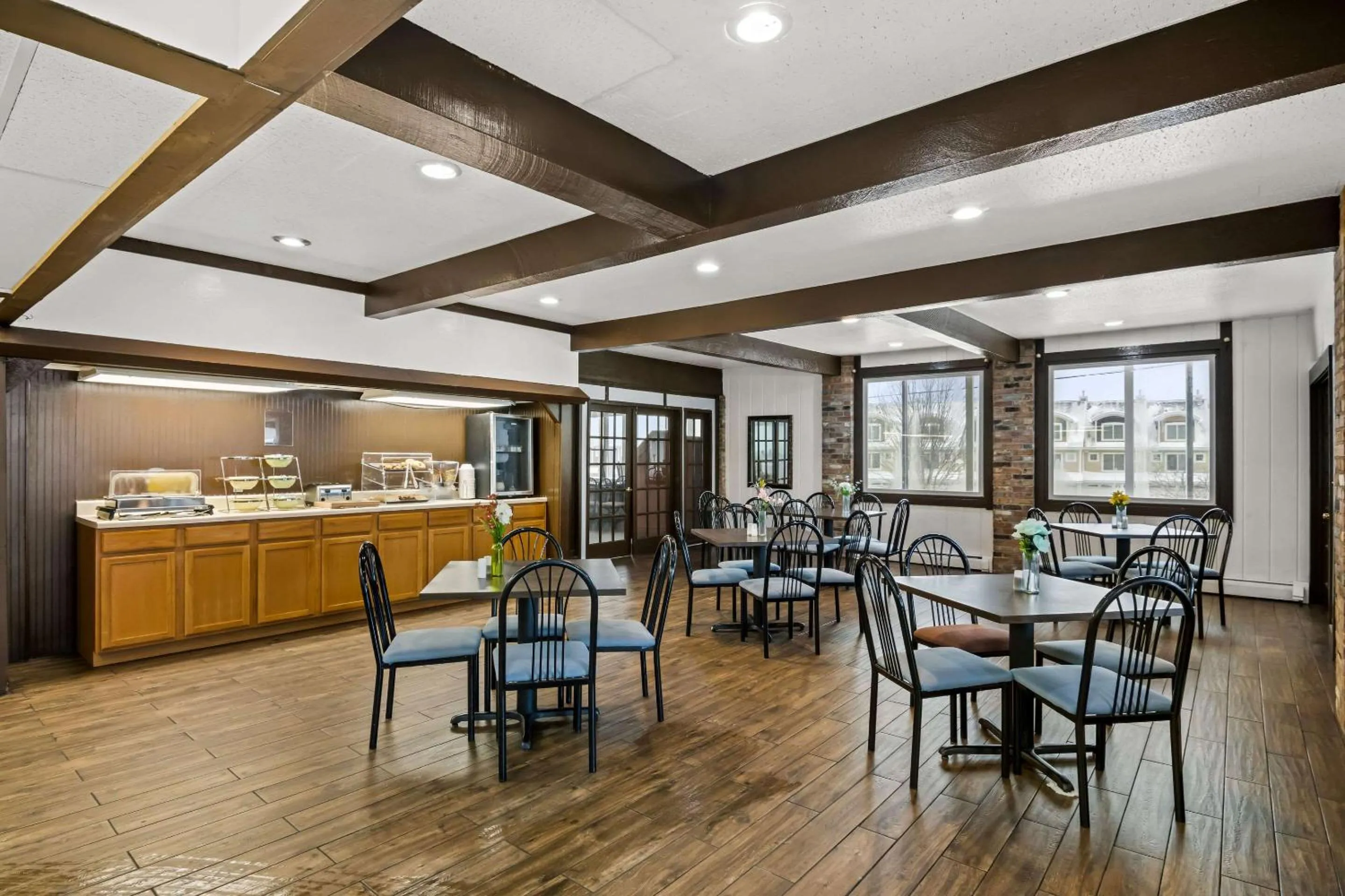 Breakfast in Econo Lodge Manistee