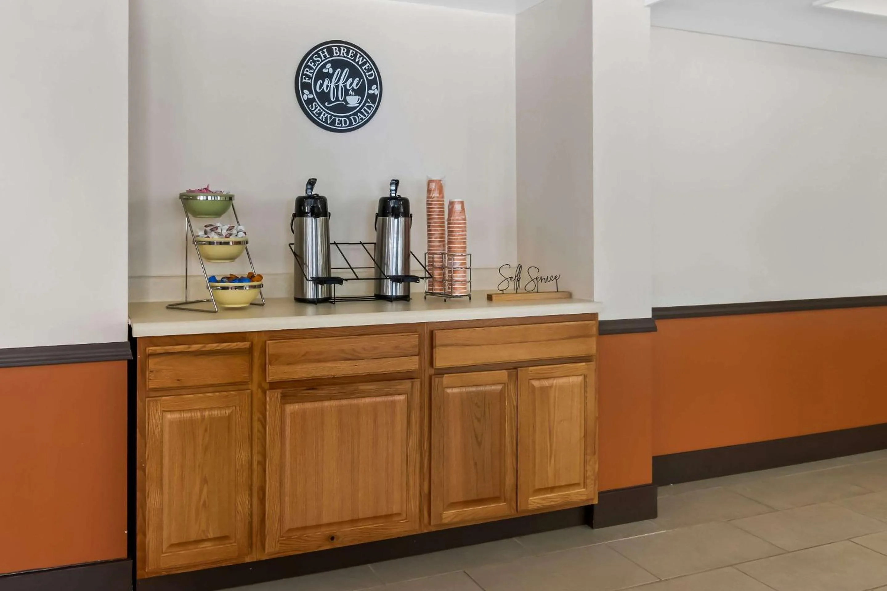 Coffee/tea facilities in Econo Lodge Manistee