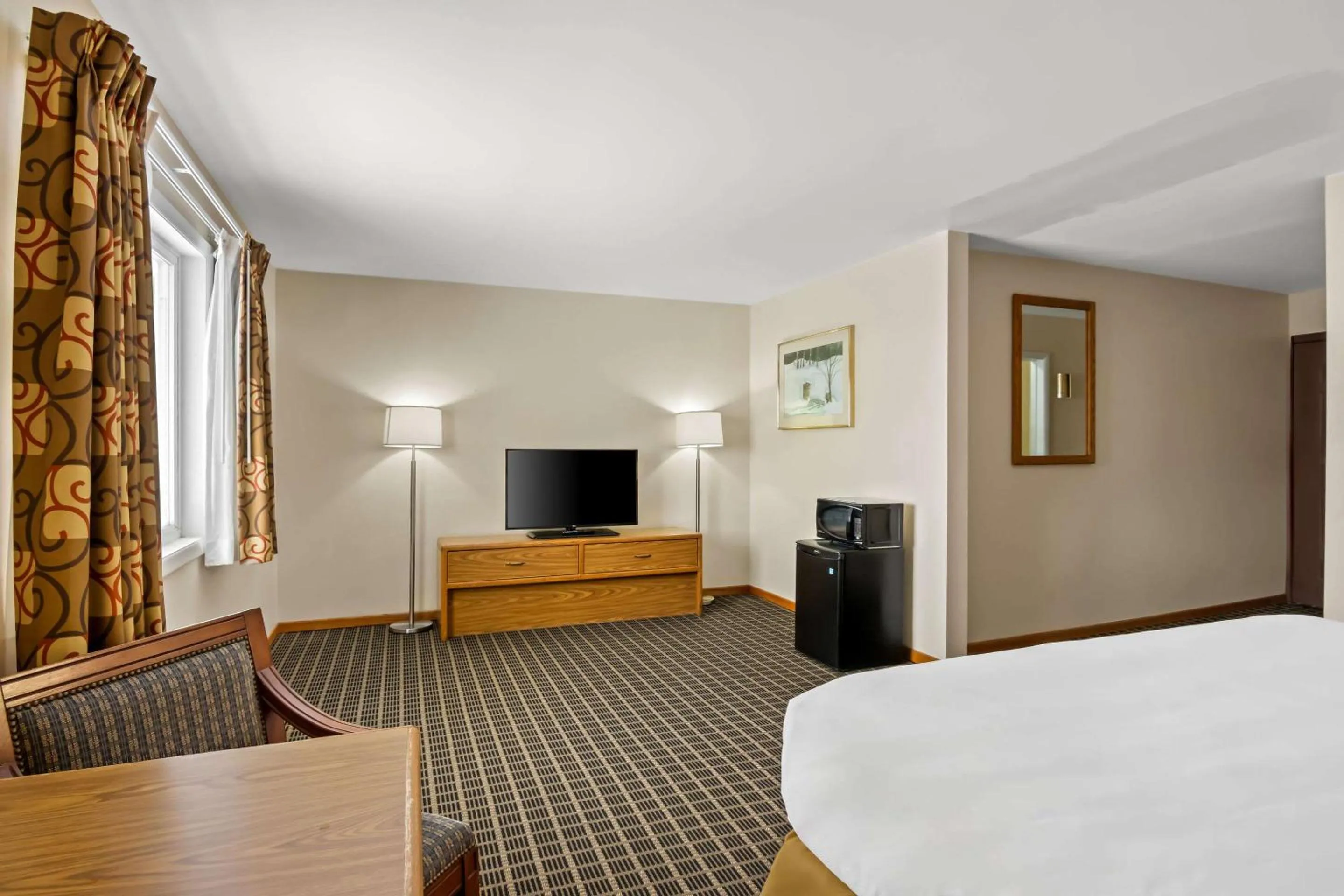 Bedroom, Bed in Econo Lodge Manistee