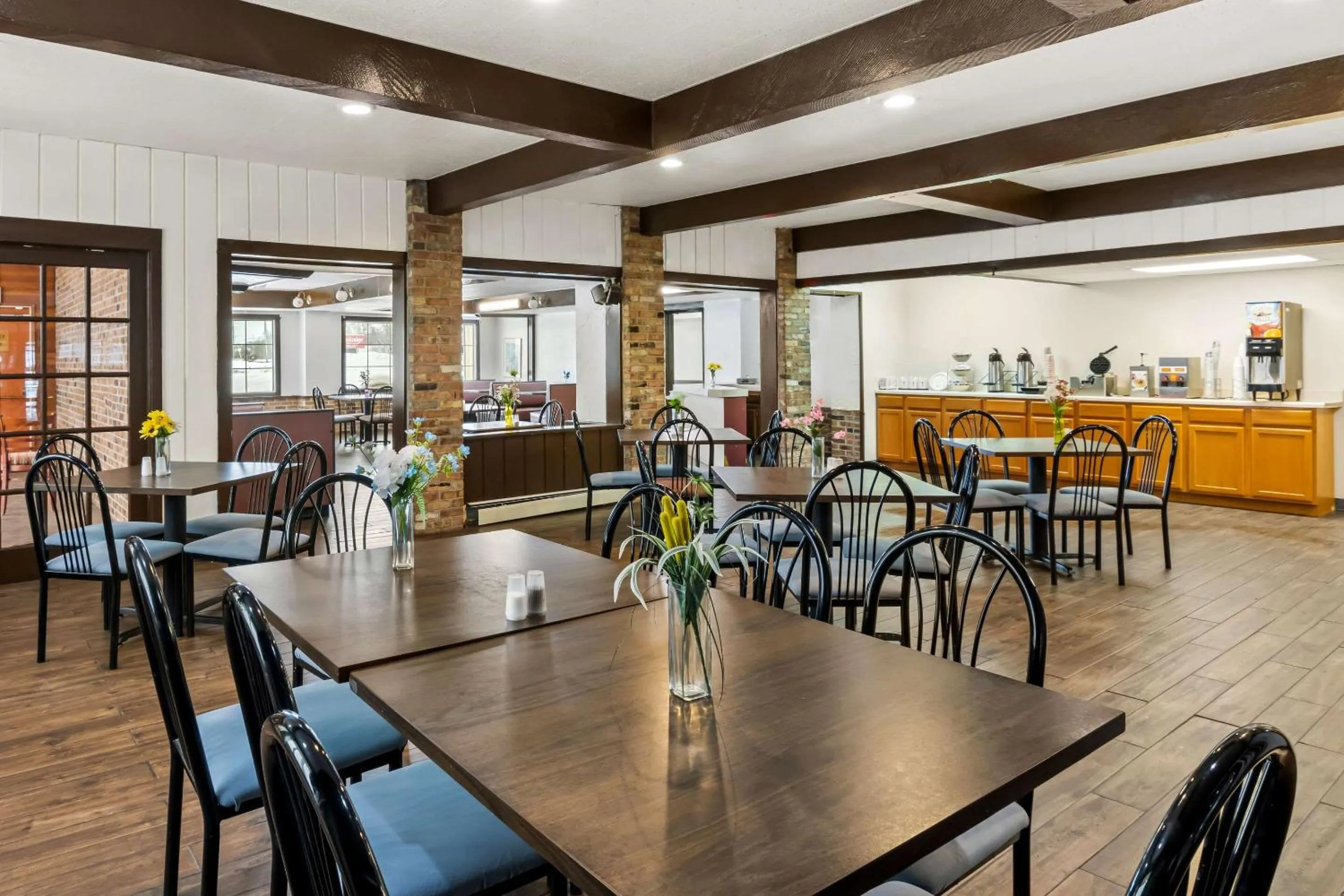 Breakfast in Econo Lodge Manistee