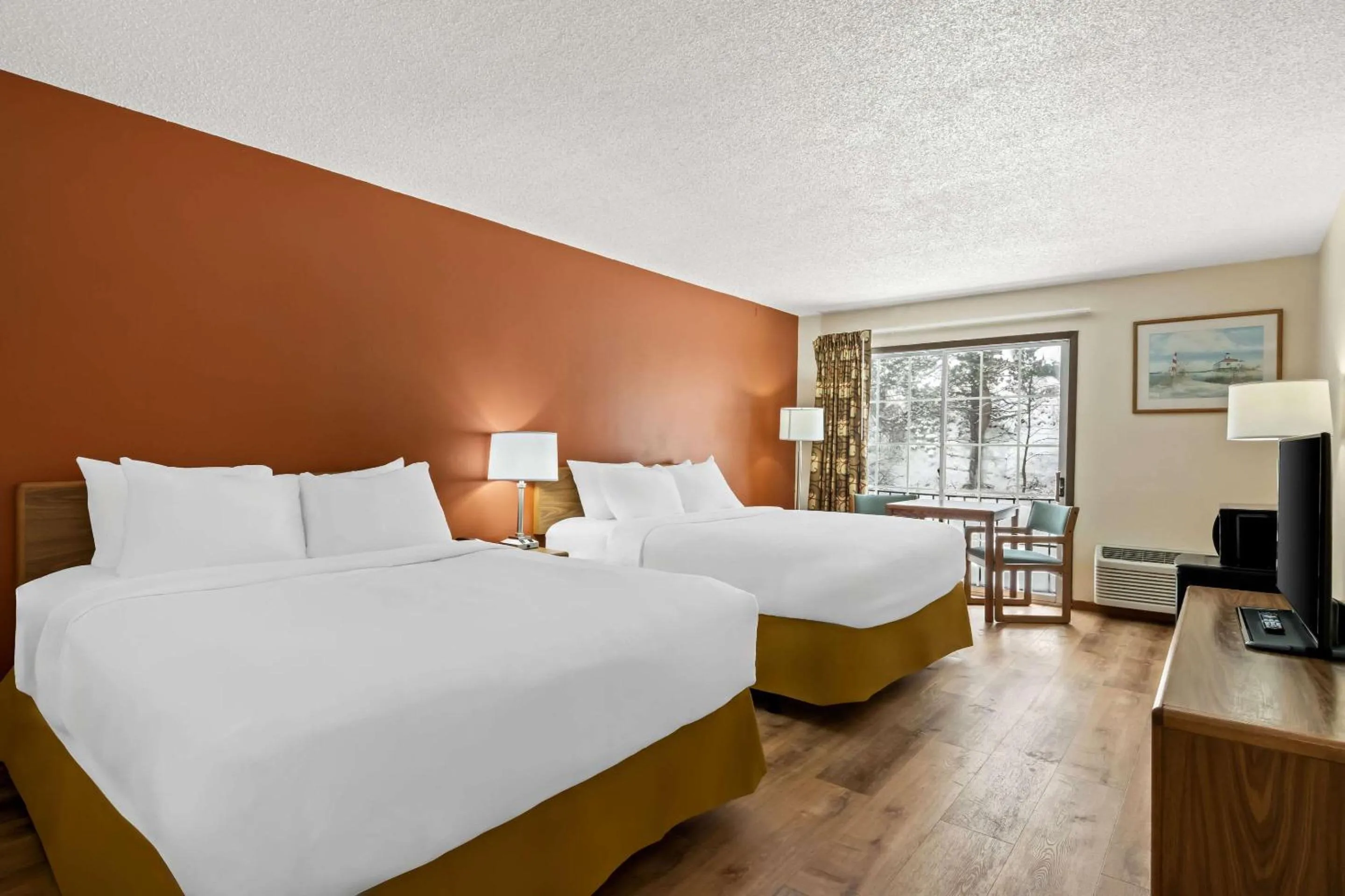 Bedroom, Bed in Econo Lodge Manistee