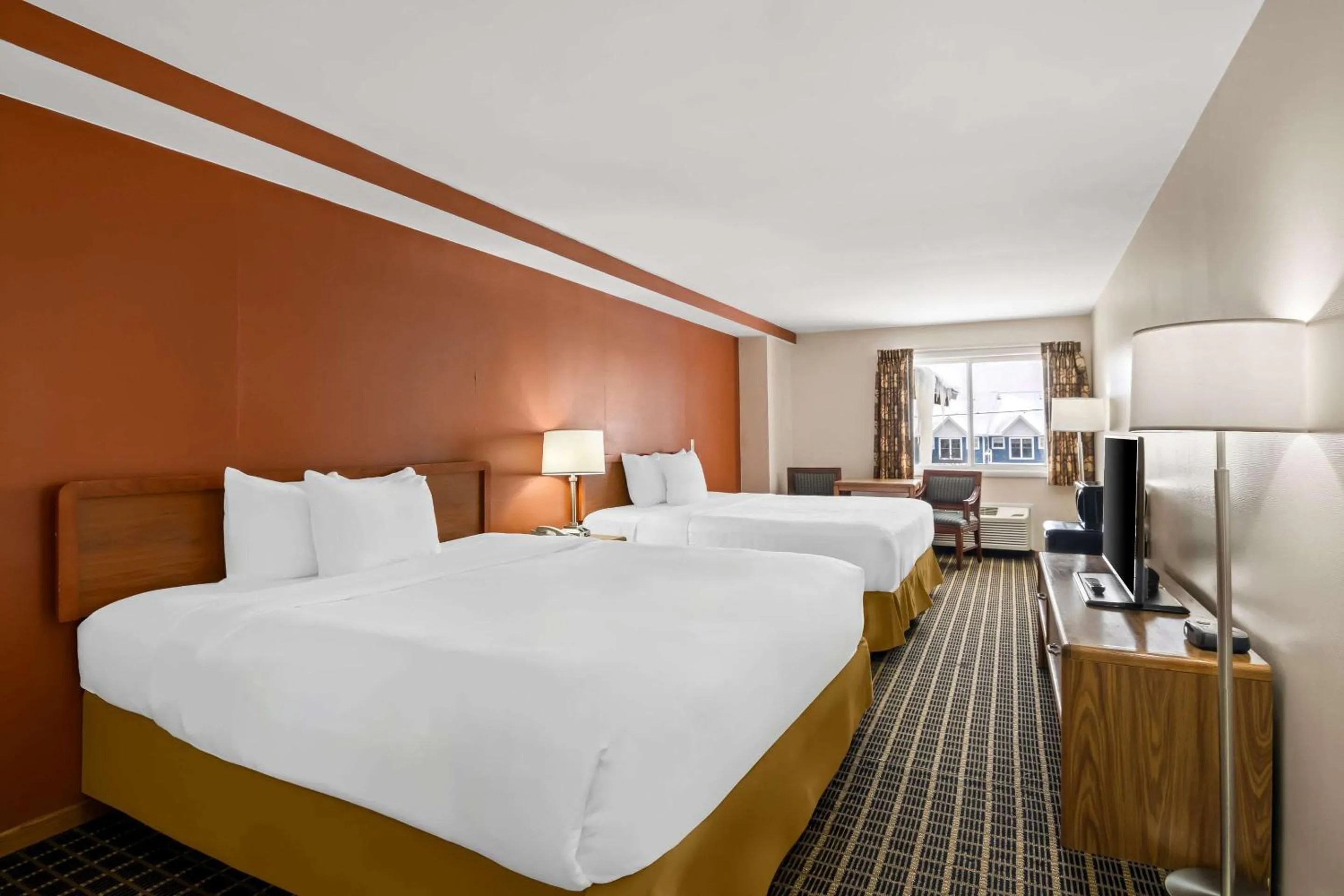 Bedroom, Bed in Econo Lodge Manistee