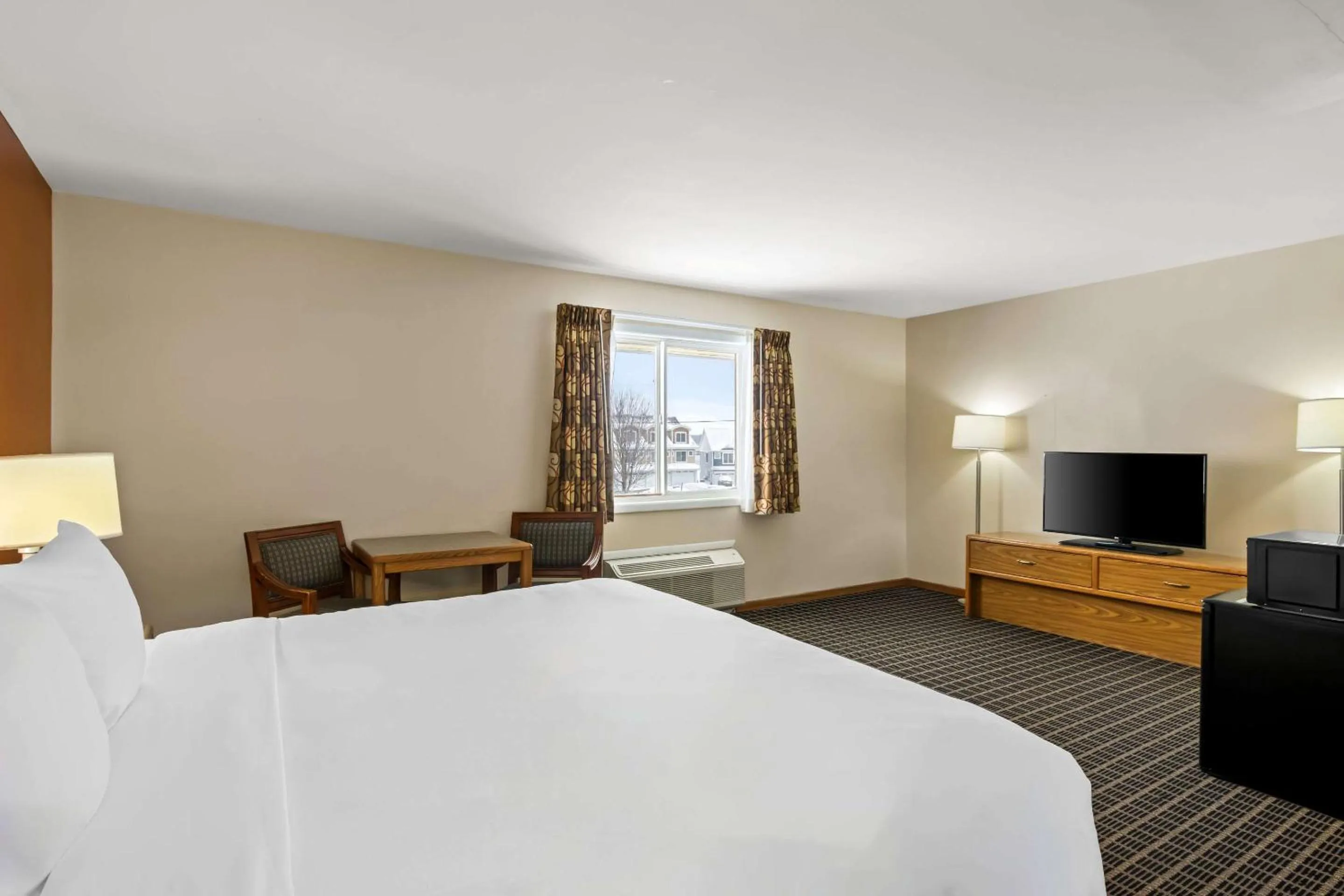 Bedroom, Bed in Econo Lodge Manistee