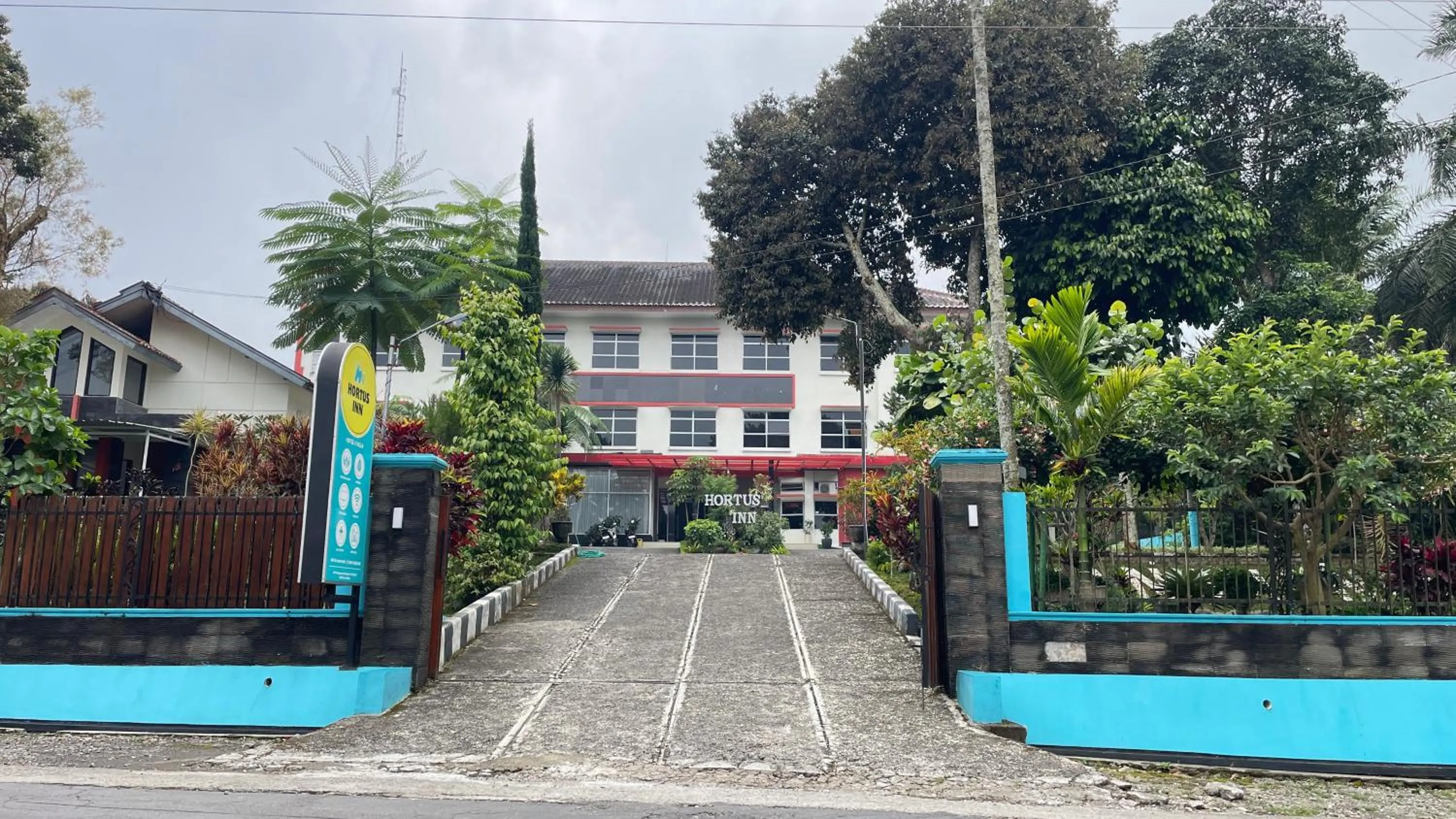 Property building in Hortus Inn