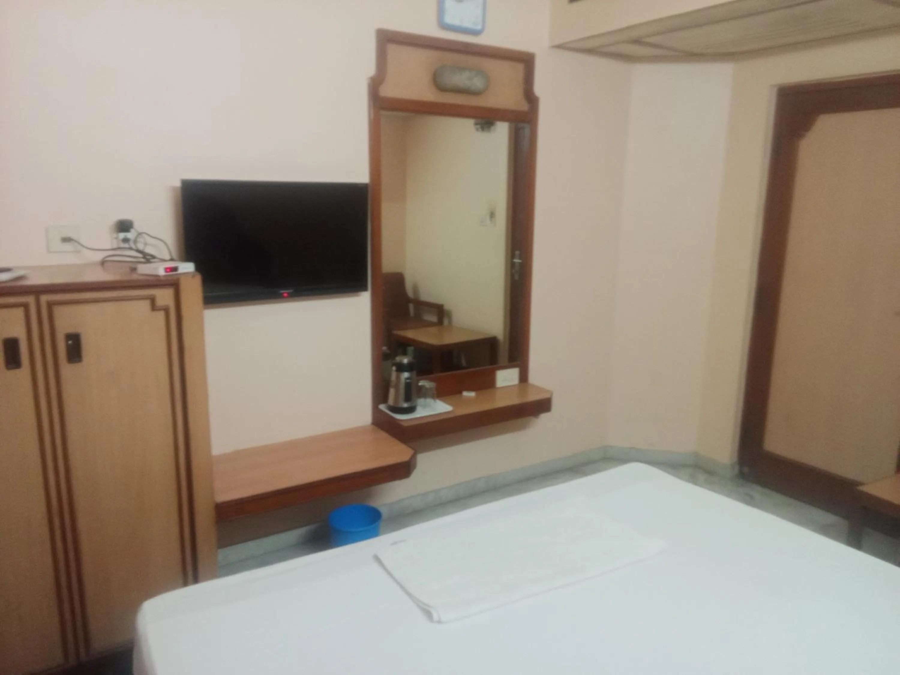 Bed in Hotel Valluvar