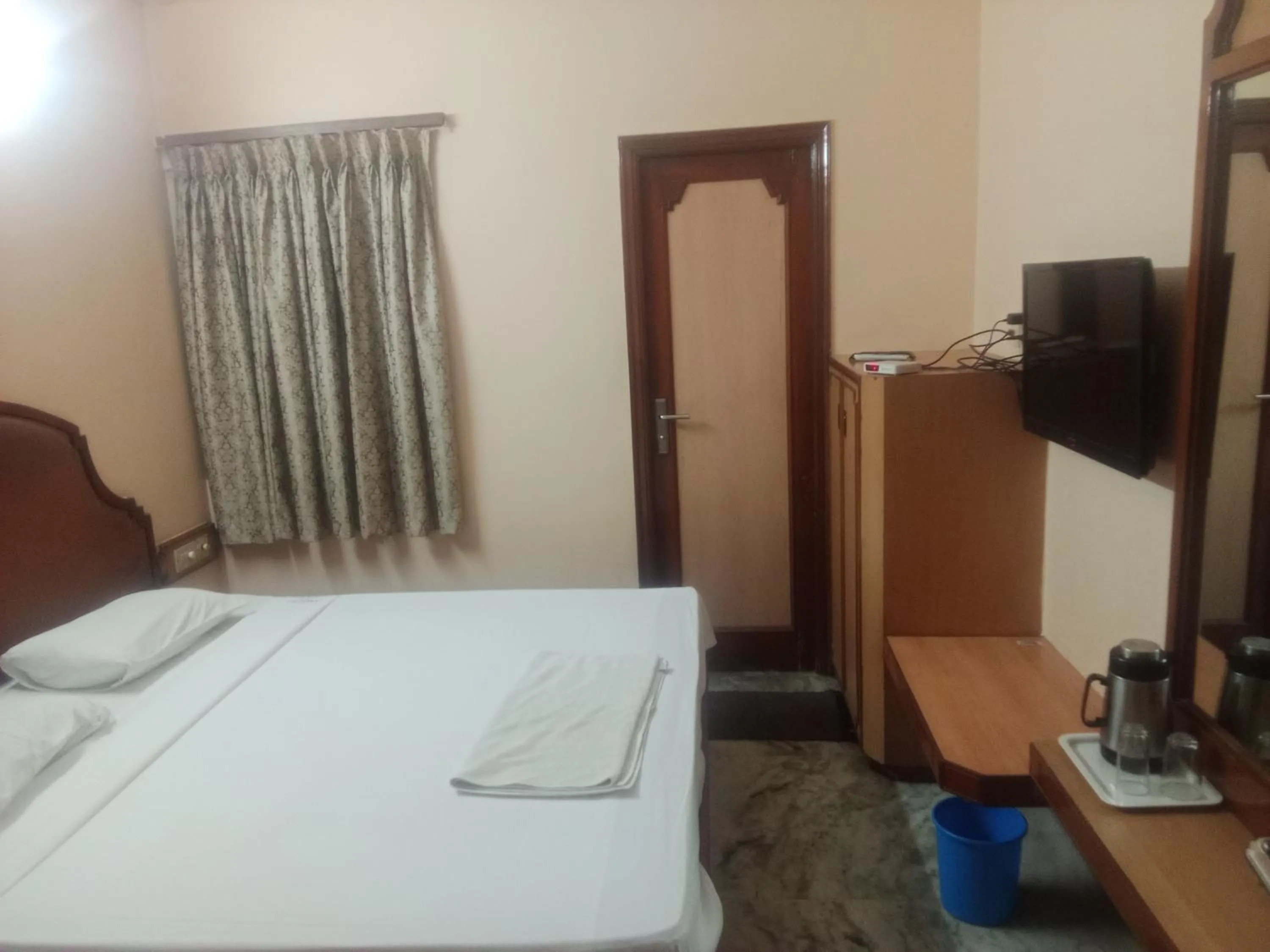 Bed in Hotel Valluvar