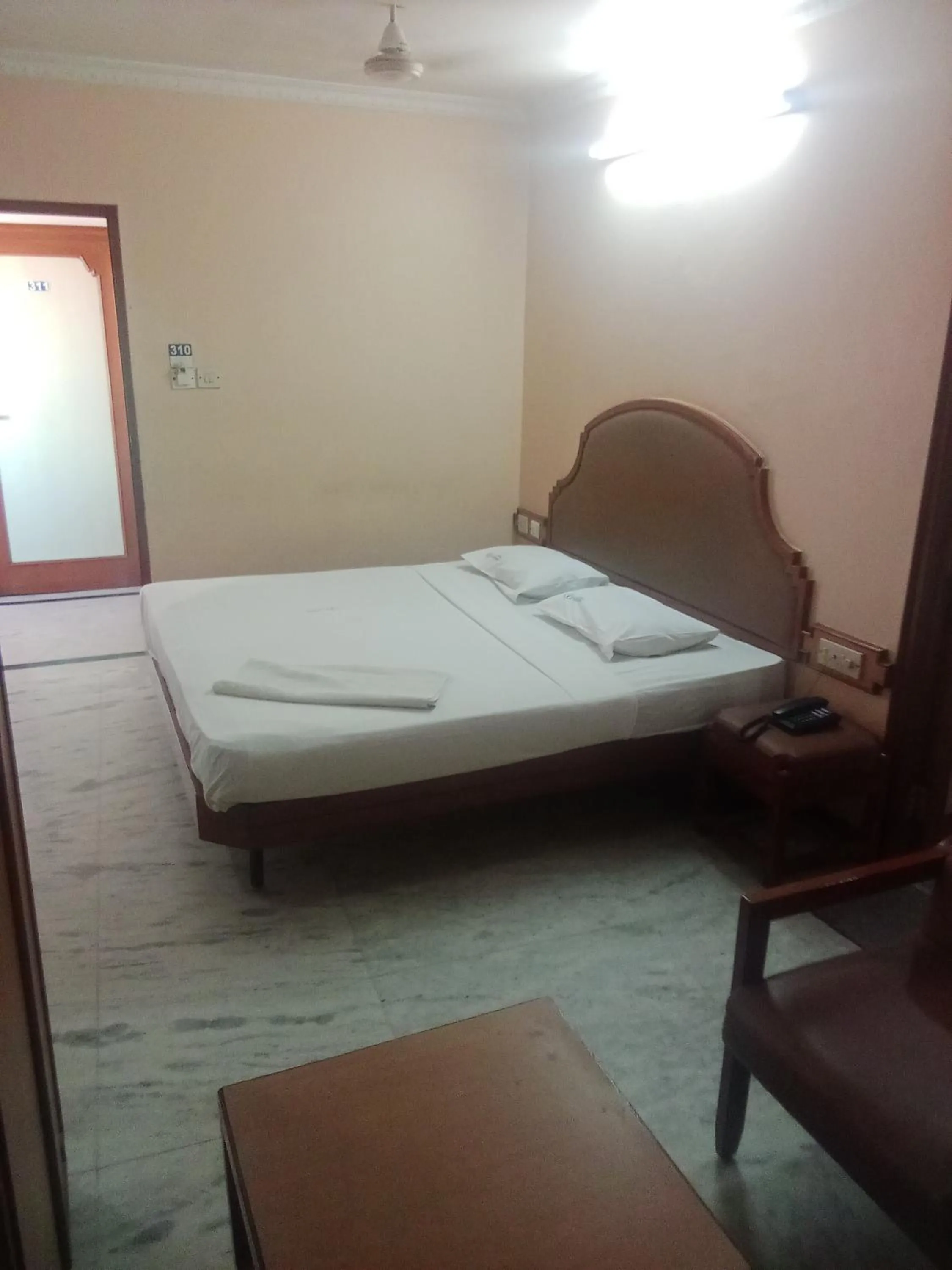 Bed in Hotel Valluvar
