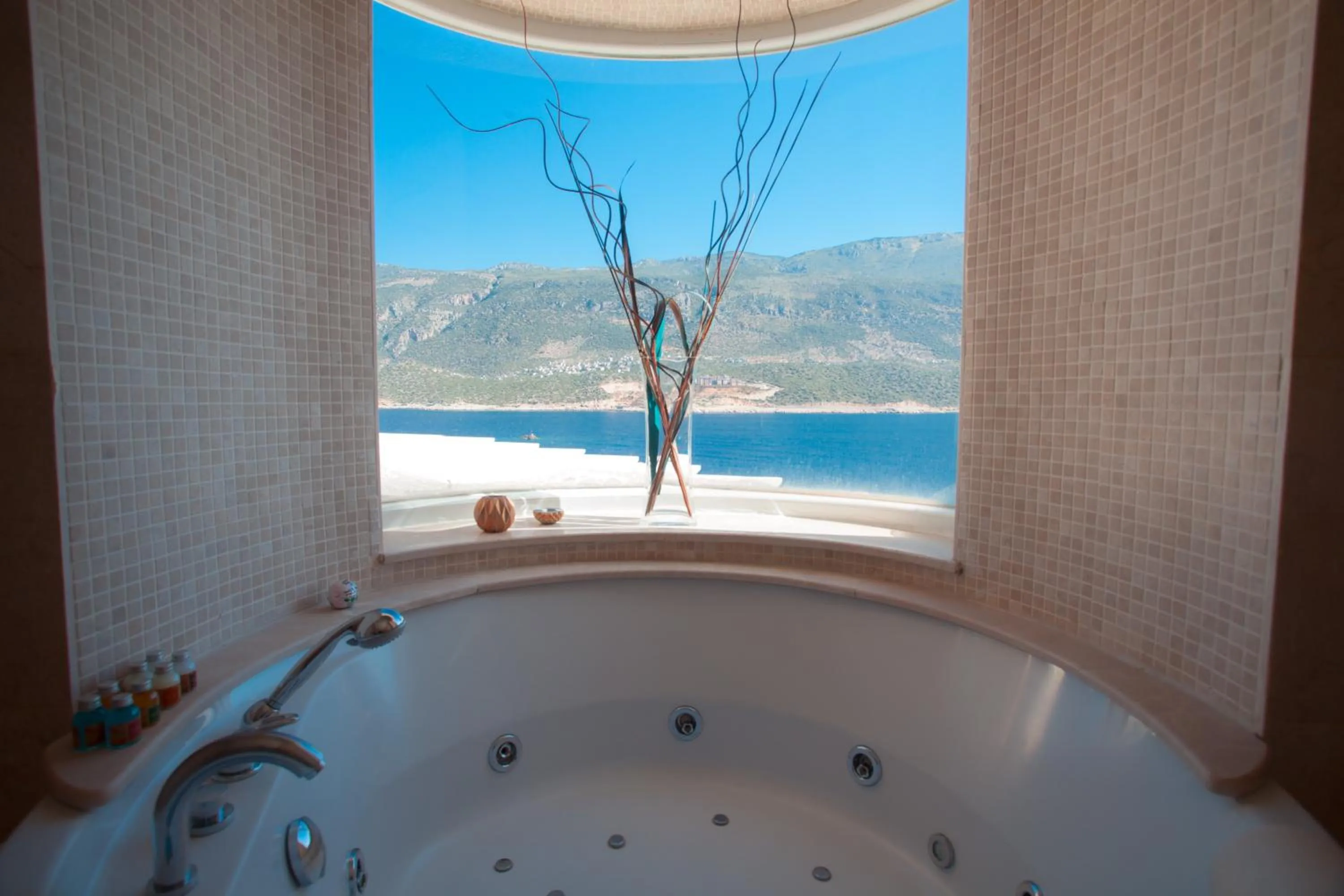 Hot Tub in Mekvin Hotels Deniz Feneri Lighthouse