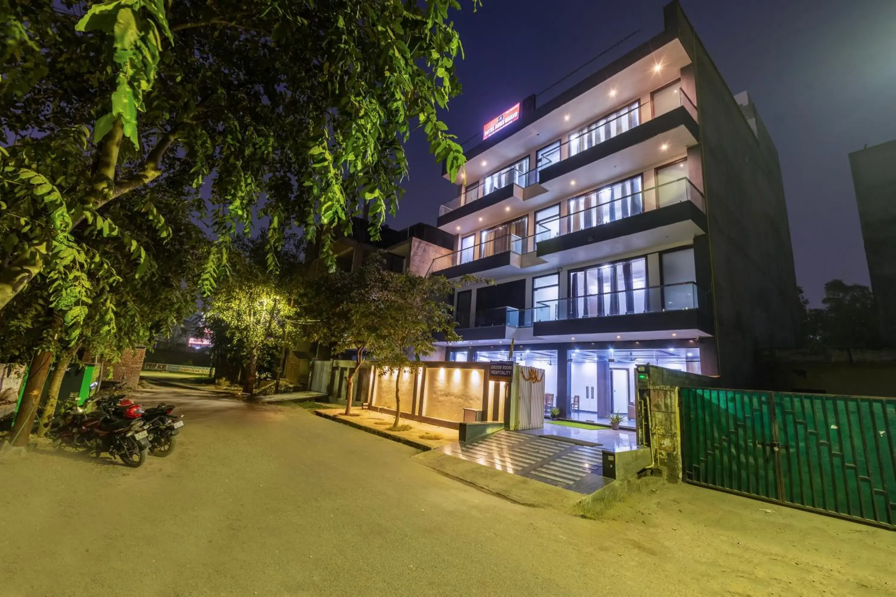 Hotel Aura Grand sector 63A Noida I Couple Friendly Hotel Aura Grand sector 63A Noida I Couple Friendly