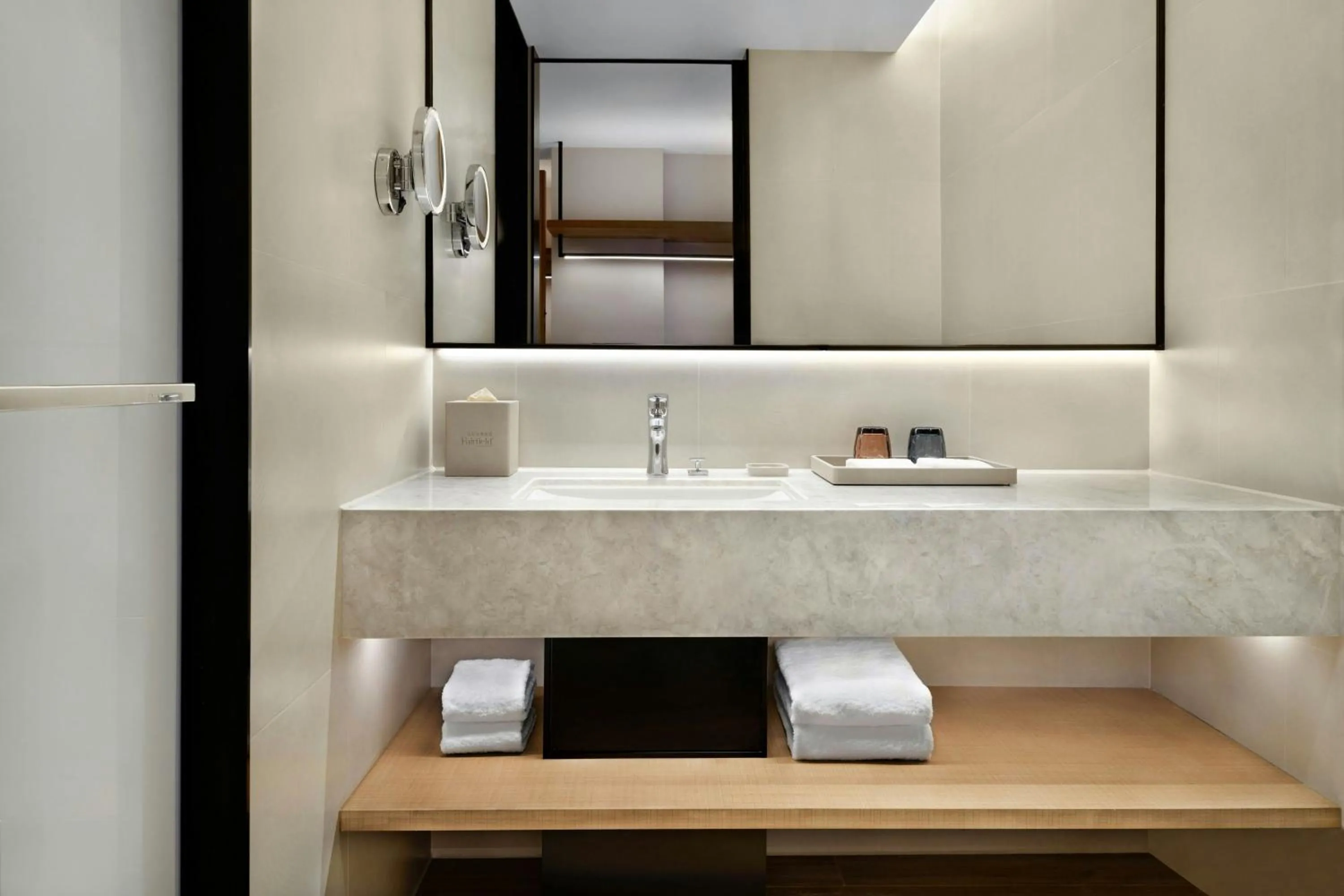 Standard King Room with City View in Fairfield by Marriott Shanghai Xuhui Center