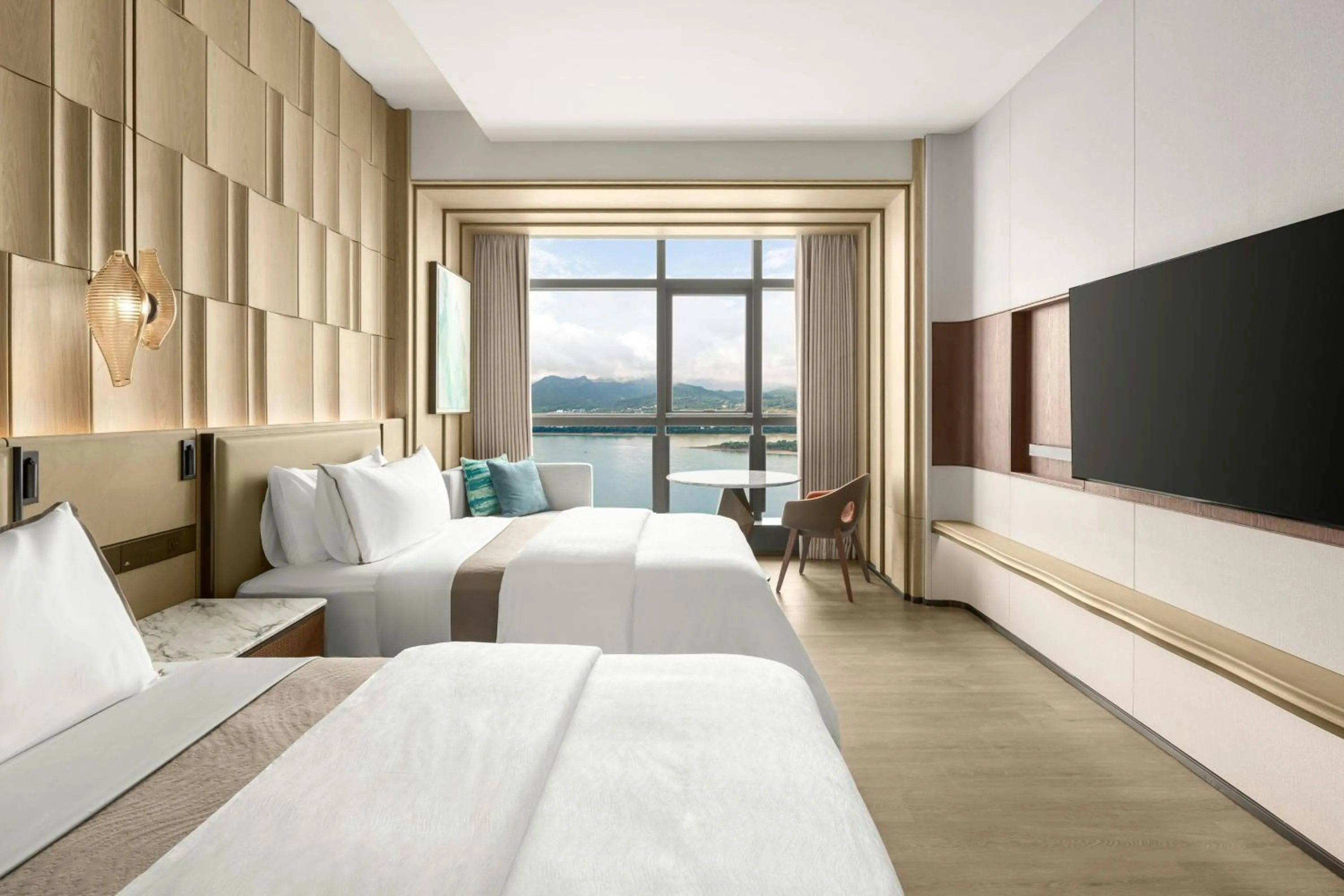 Photo of the whole room, Bed in The Westin Yichang