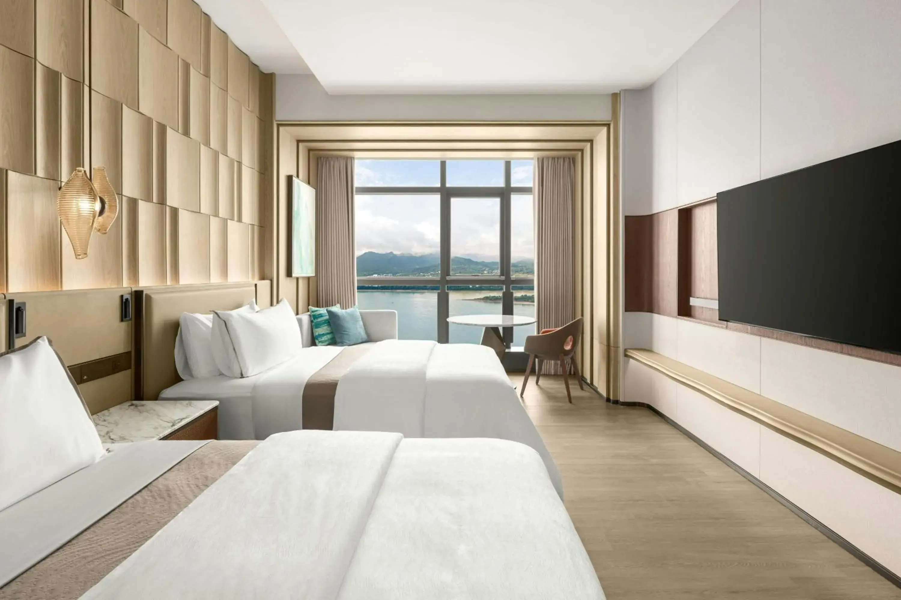 Club River View Room with Two Twin Beds in The Westin Yichang Club River View Room with Two Twin Beds in The Westin Yichang