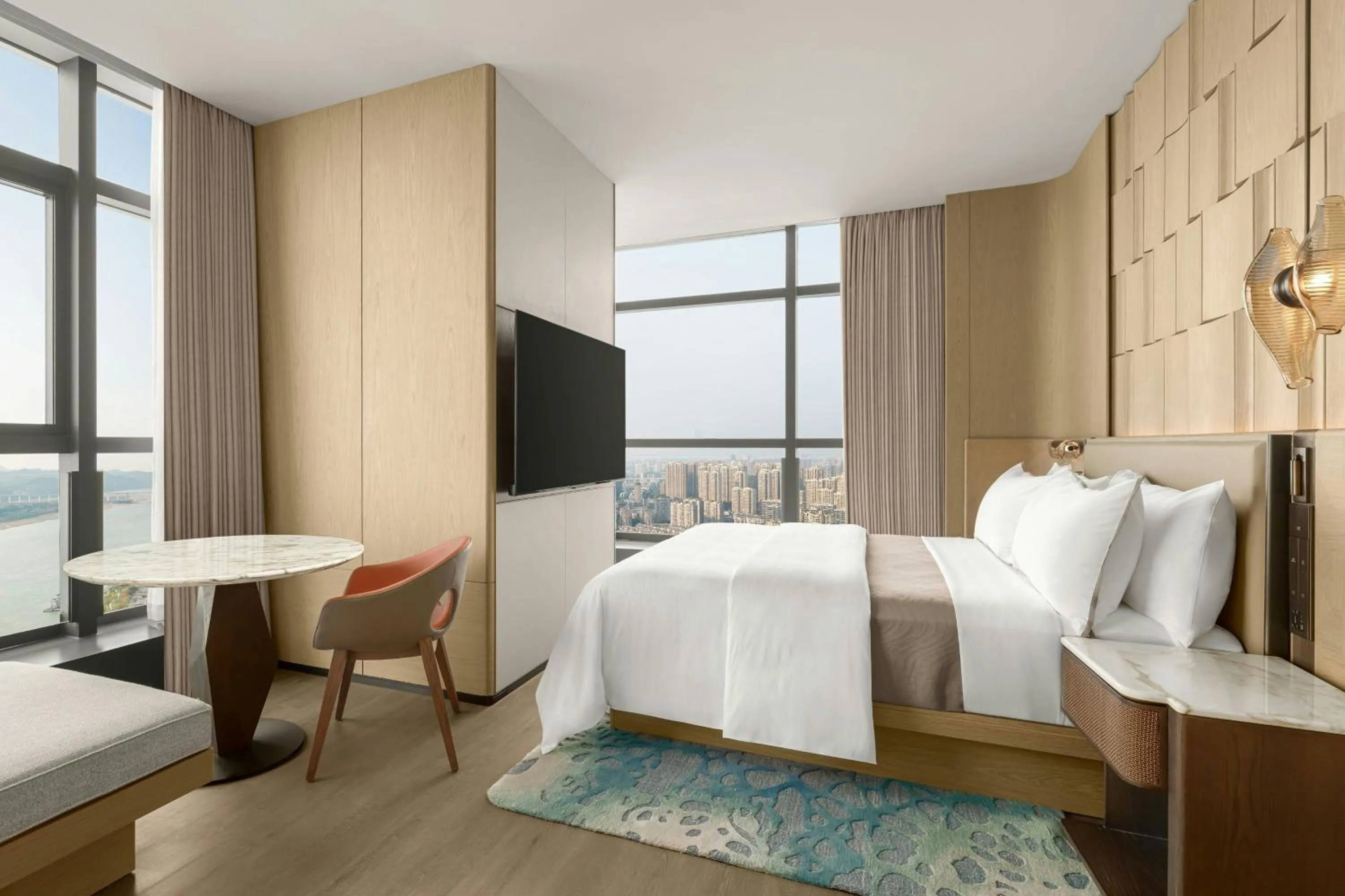 Photo of the whole room, Bed in The Westin Yichang