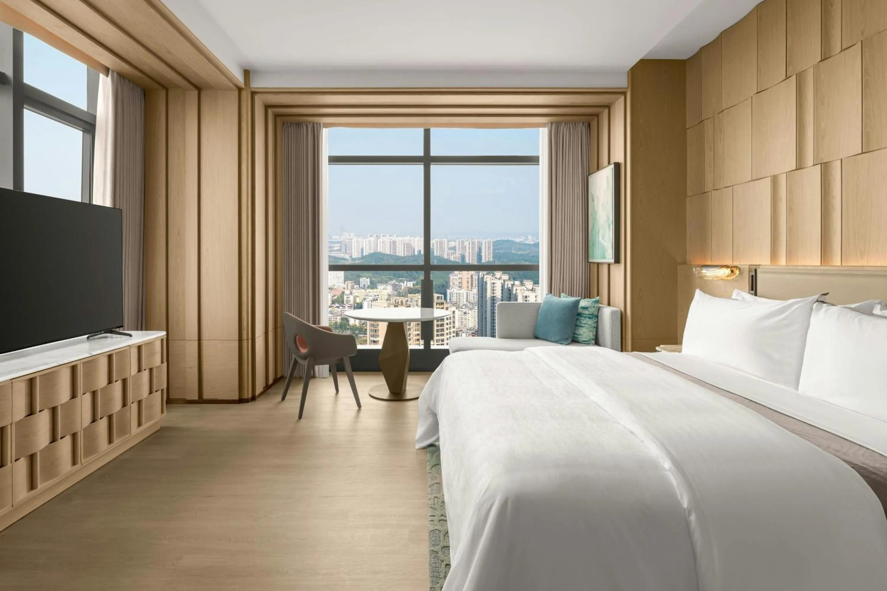 Photo of the whole room, Bed in The Westin Yichang