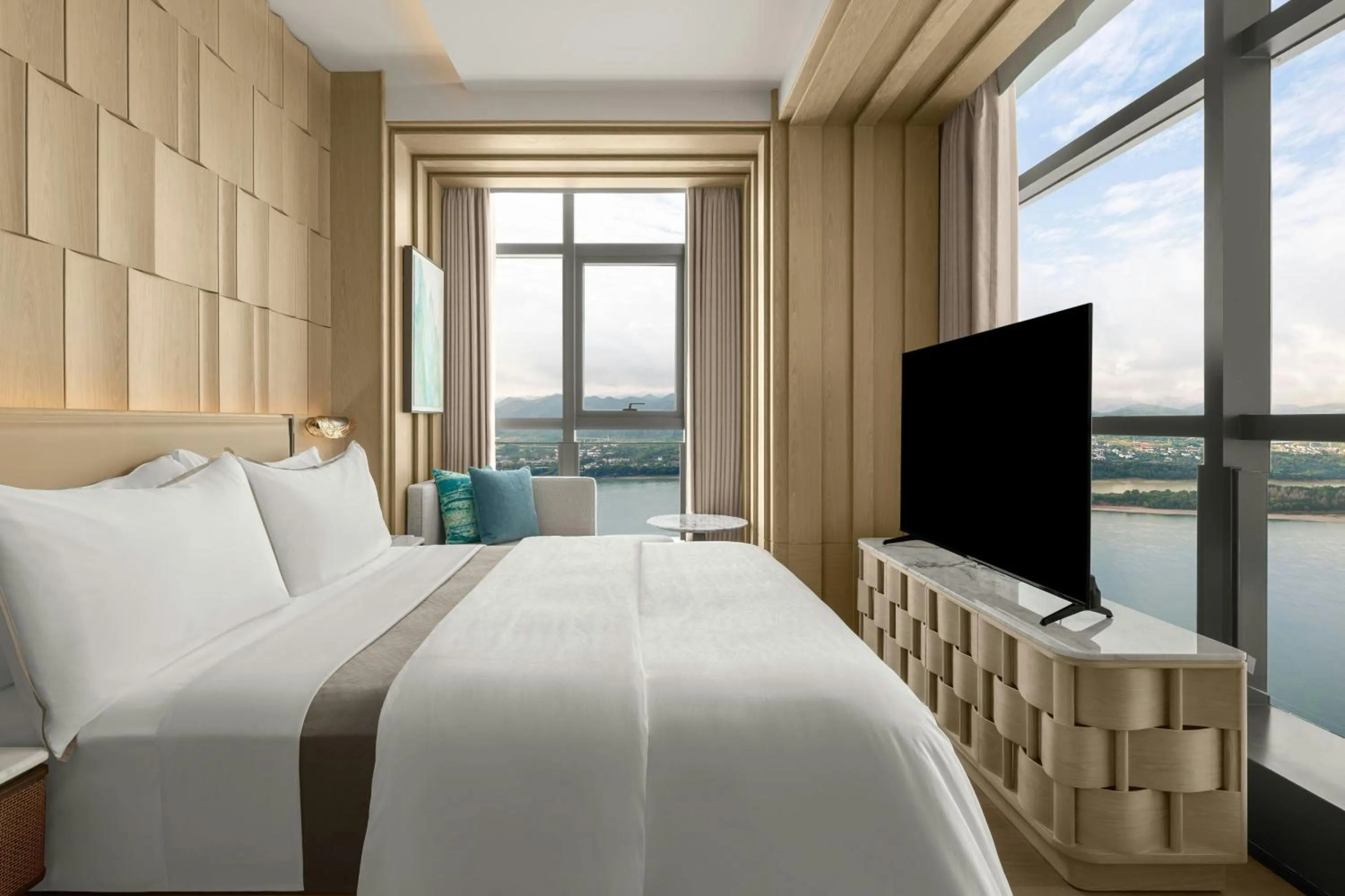 Bedroom, Bed in The Westin Yichang