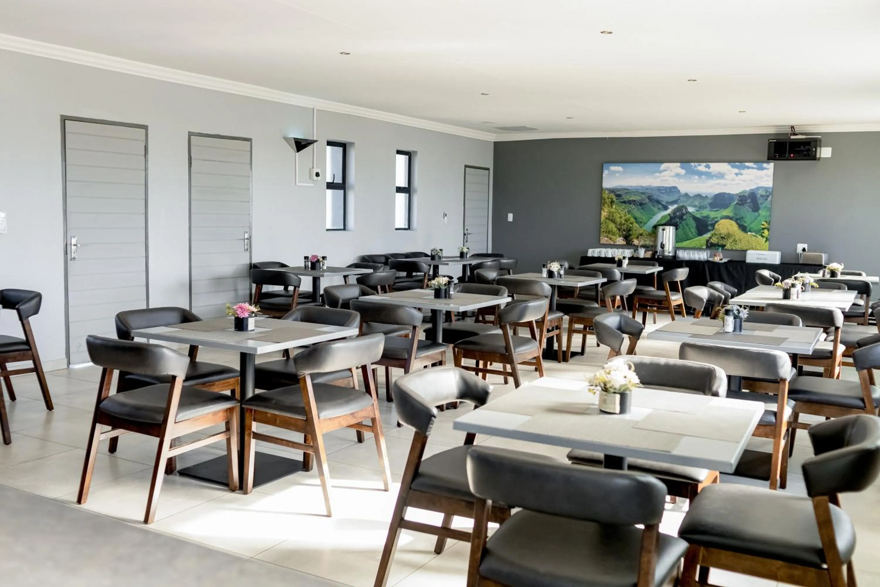 Restaurant/places to eat in Khayalami Hotel - Secunda
