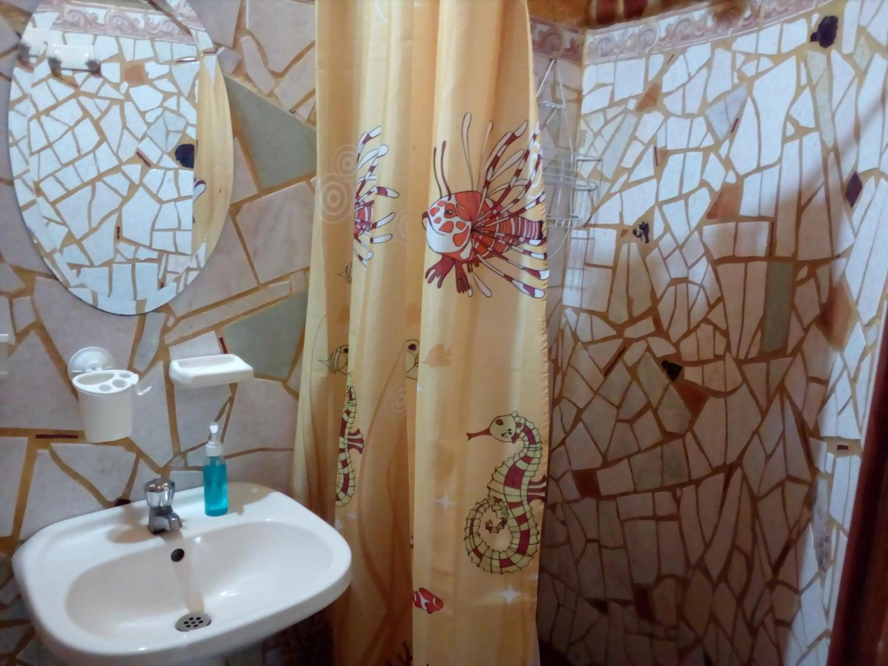 Shower in La Posada del Cucú