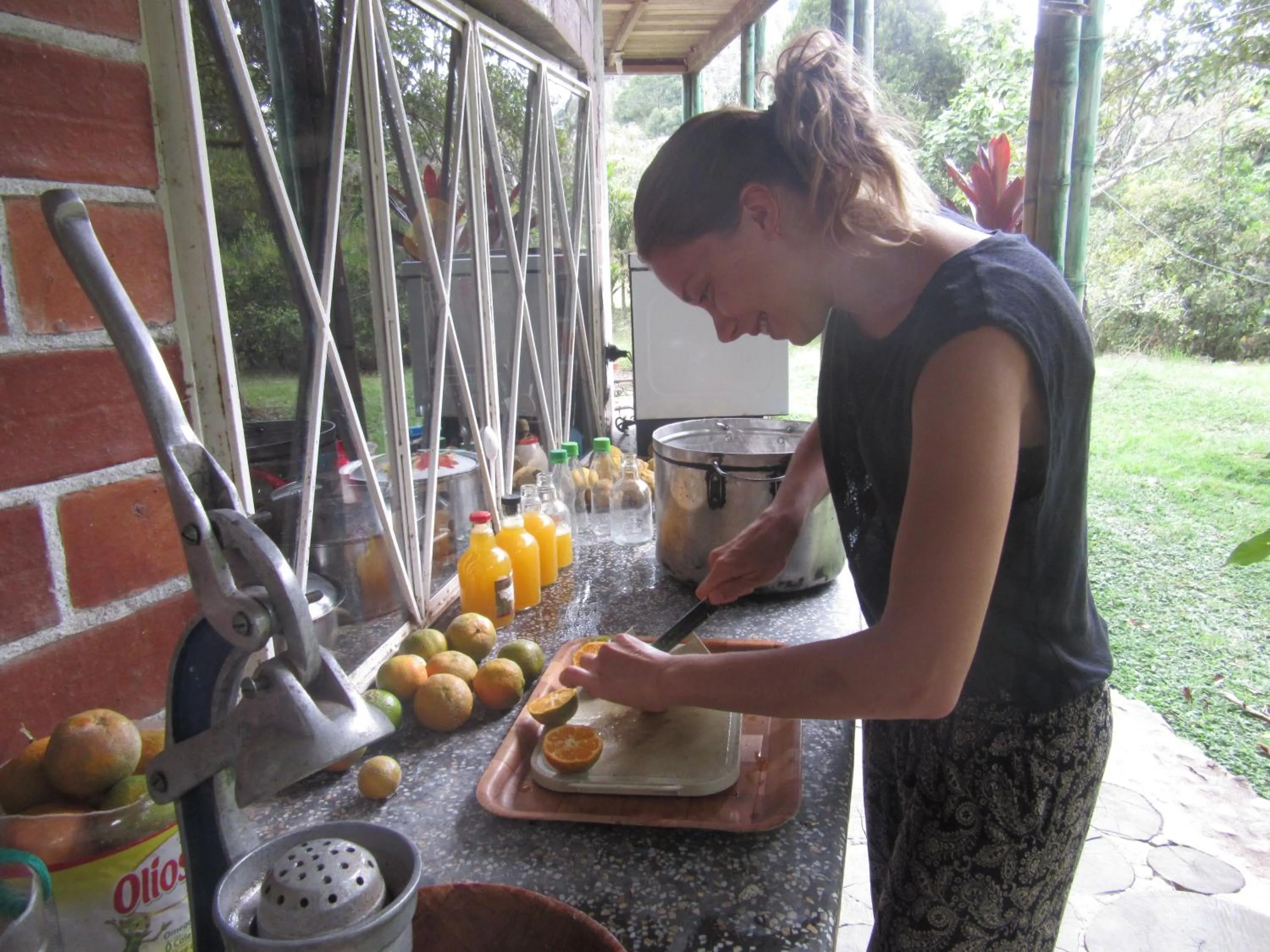 Communal kitchen in La Posada del Cucú