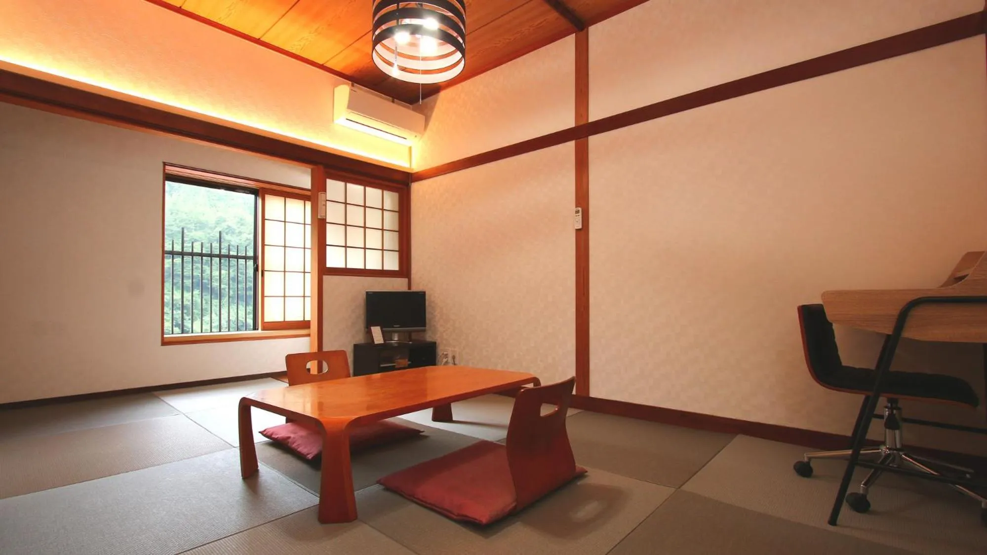Japanese-Style Twin Room with Shared Bathroom in Ryokan Maruya