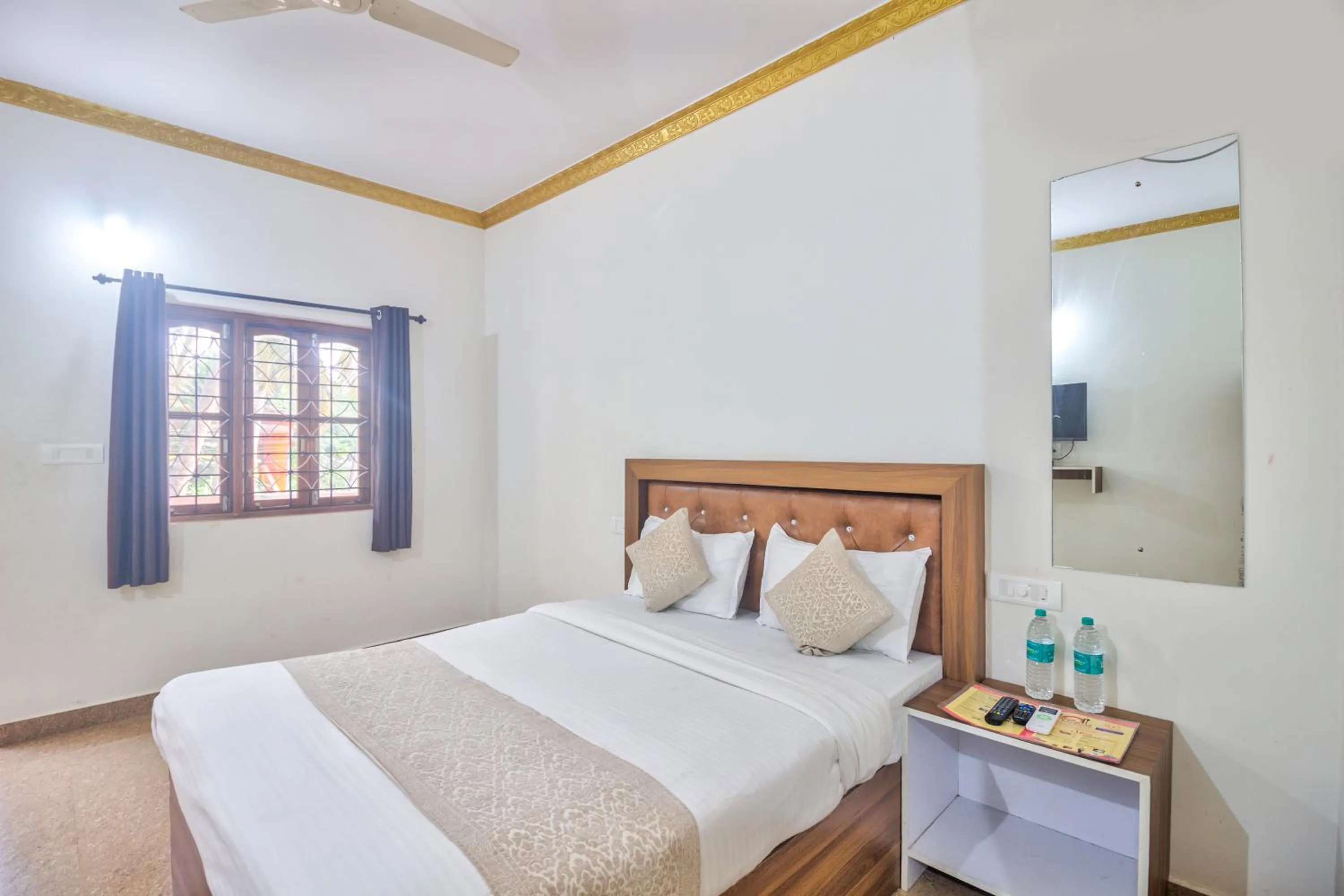 Bedroom, Bed in Hotel Calangute bay