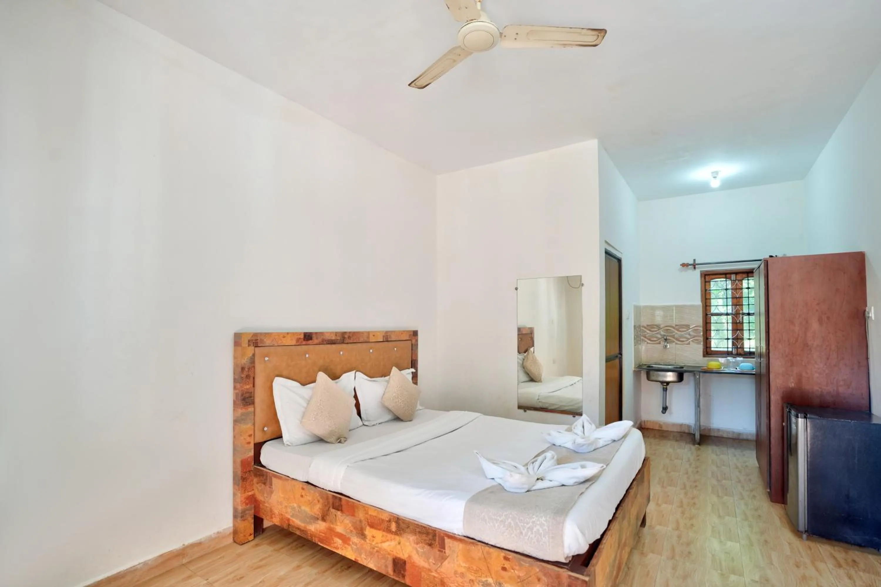 Bedroom, Bed in Hotel Calangute bay