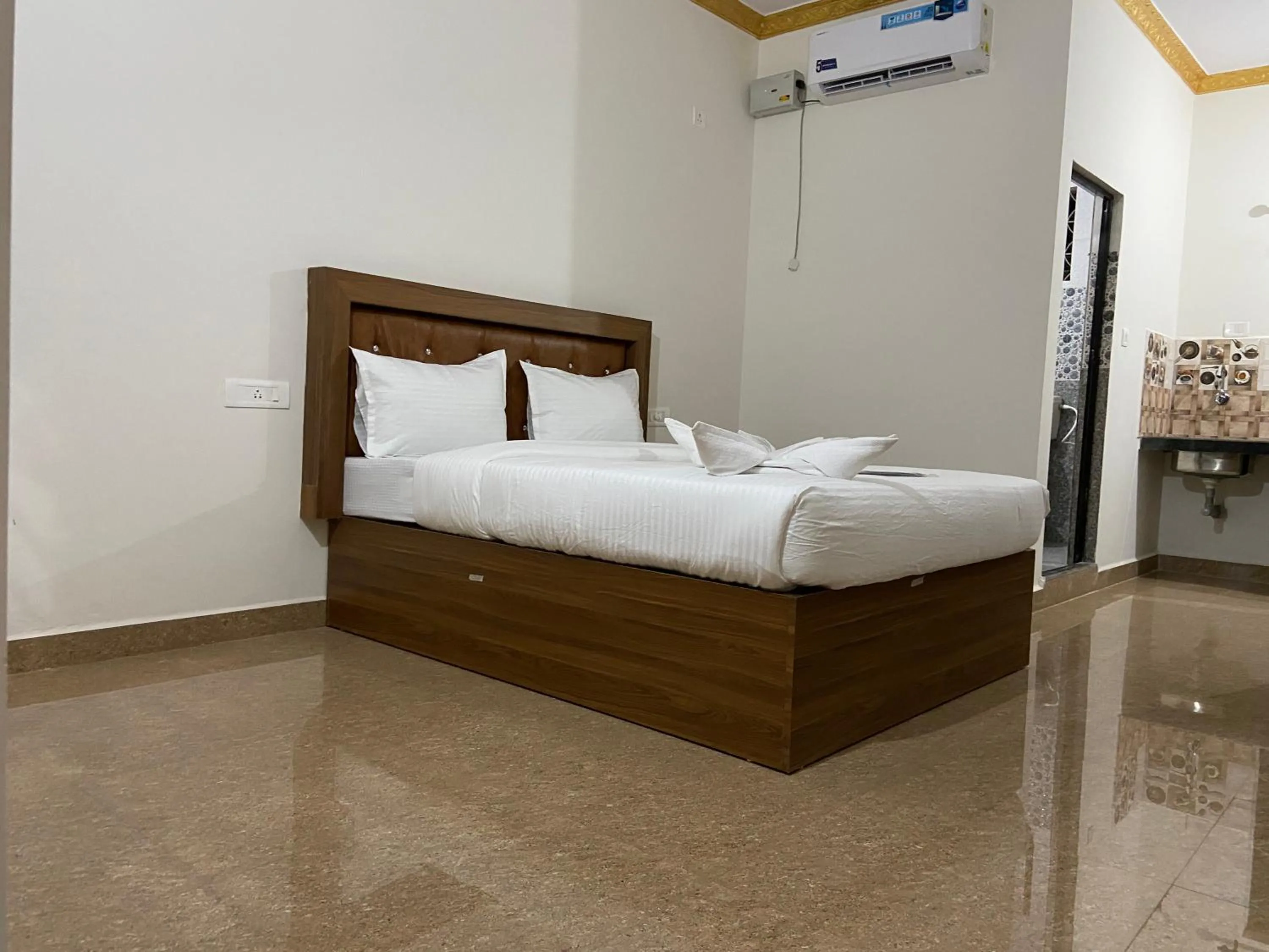 Bedroom, Bed in Hotel Calangute bay