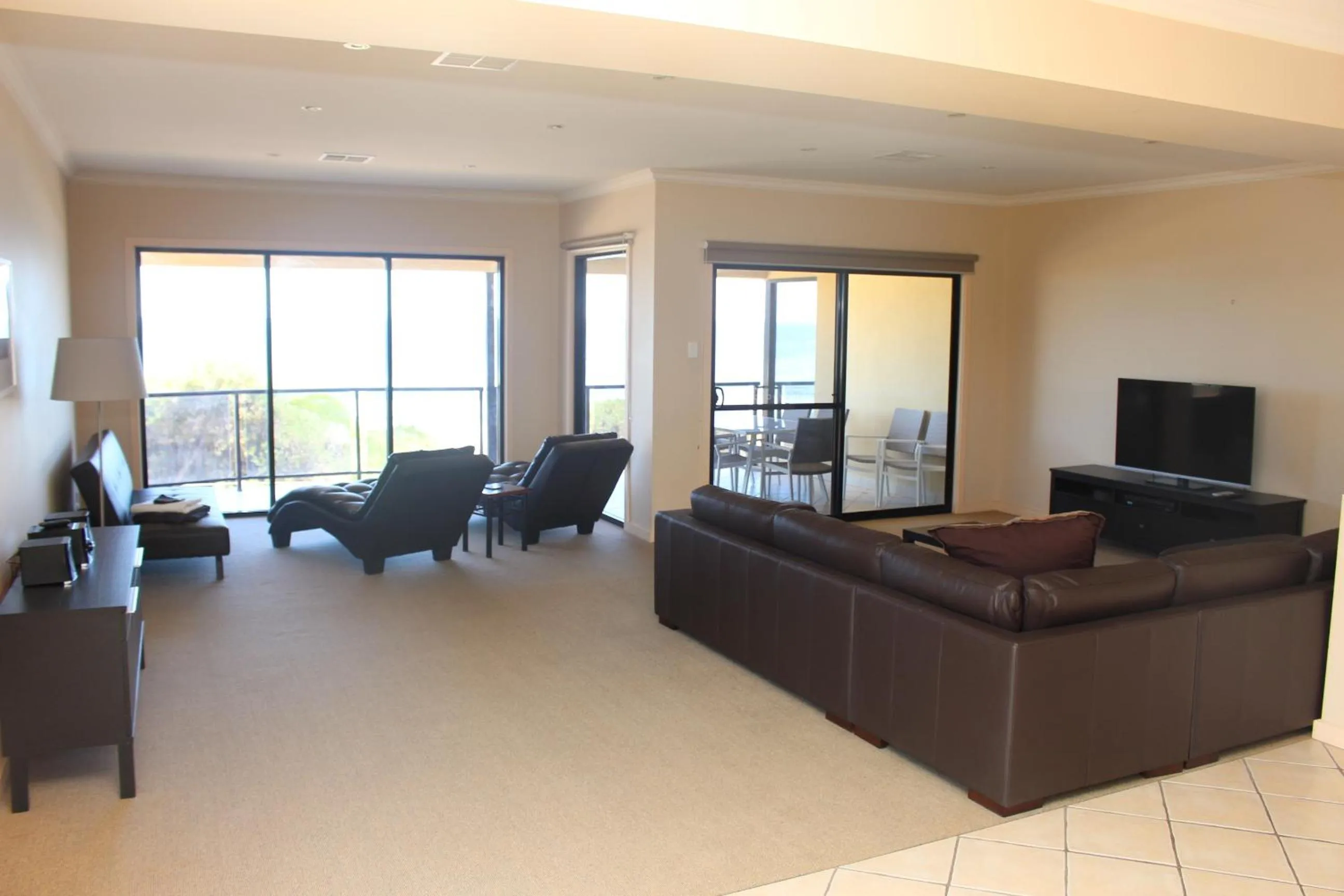 The Lighthouse - Beachfront Accommodation